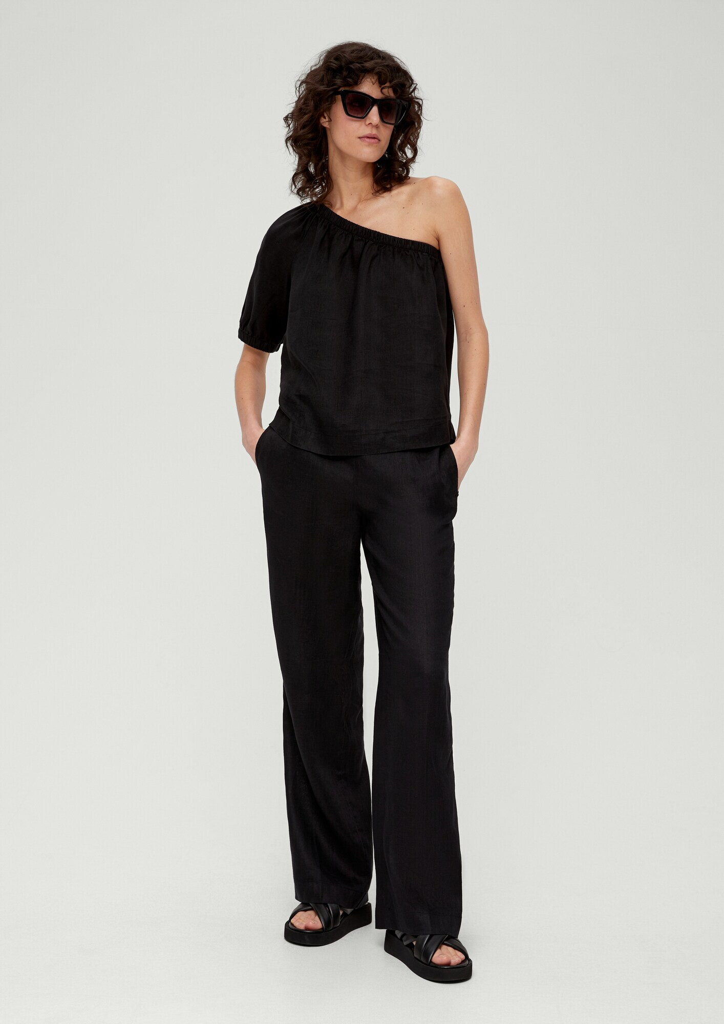 s.Oliver Pantaloni negru - Pled.ro