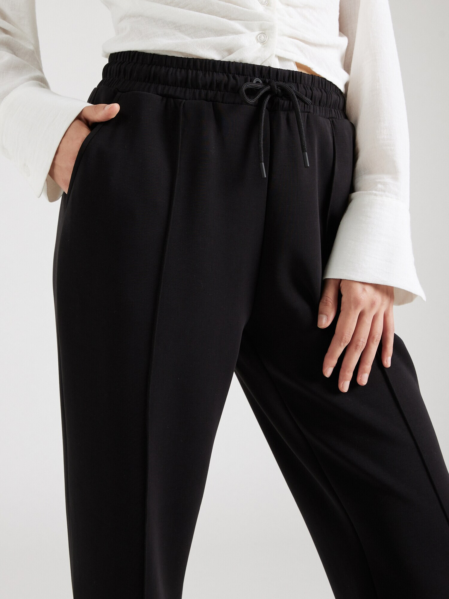 s.Oliver Pantaloni negru - Pled.ro