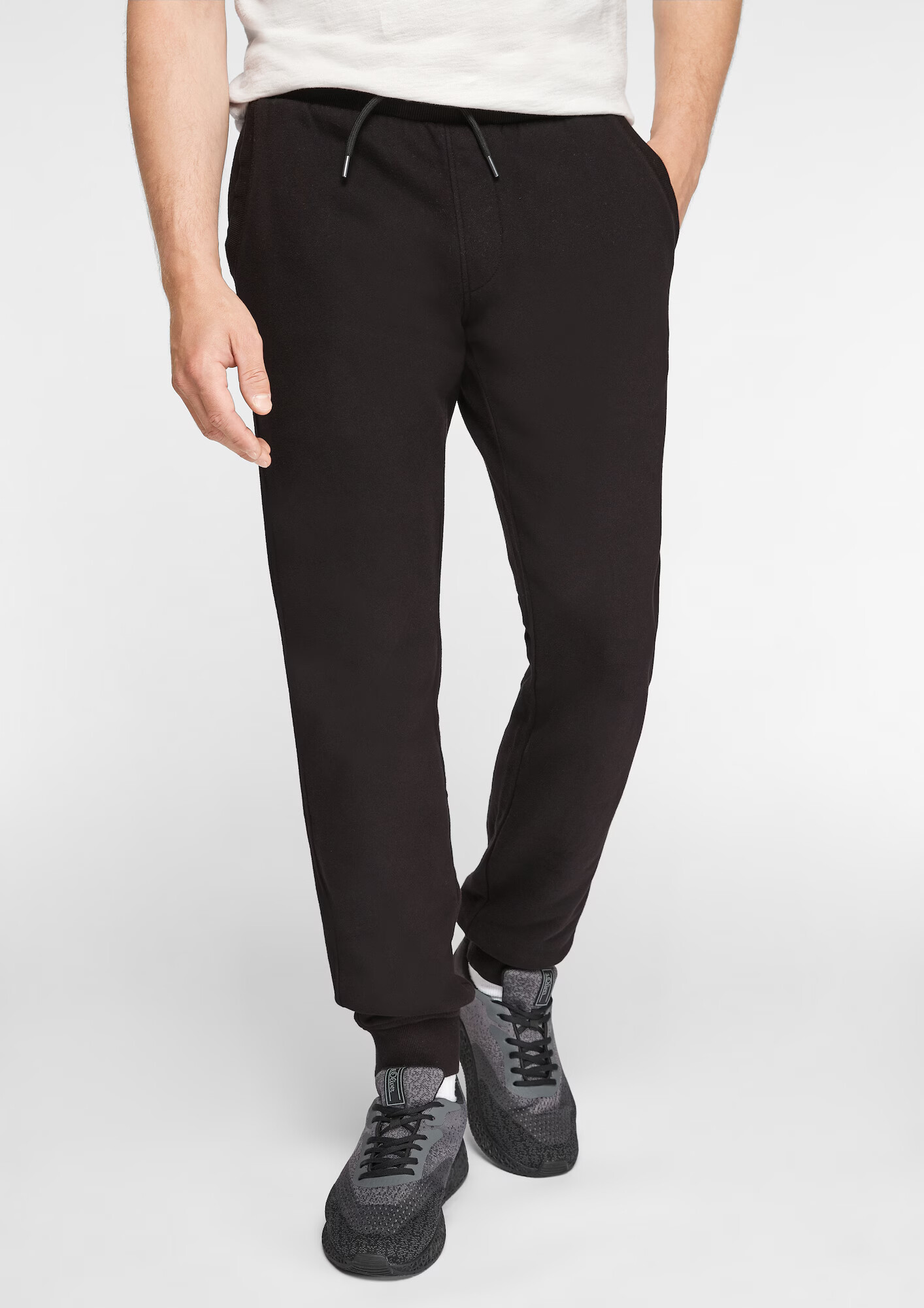 s.Oliver Pantaloni negru - Pled.ro