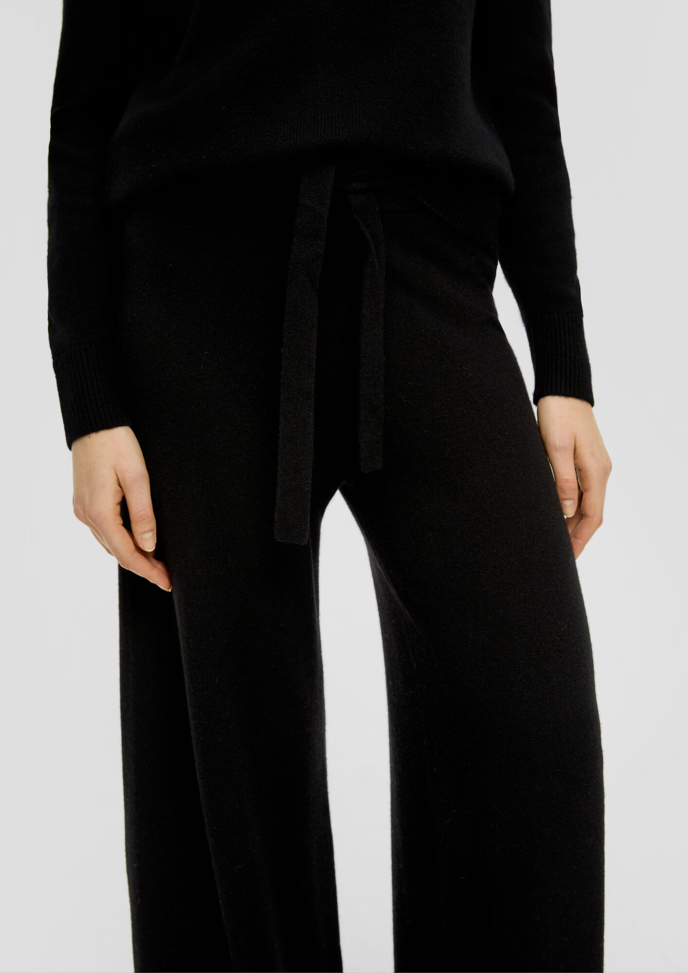 s.Oliver Pantaloni negru - Pled.ro