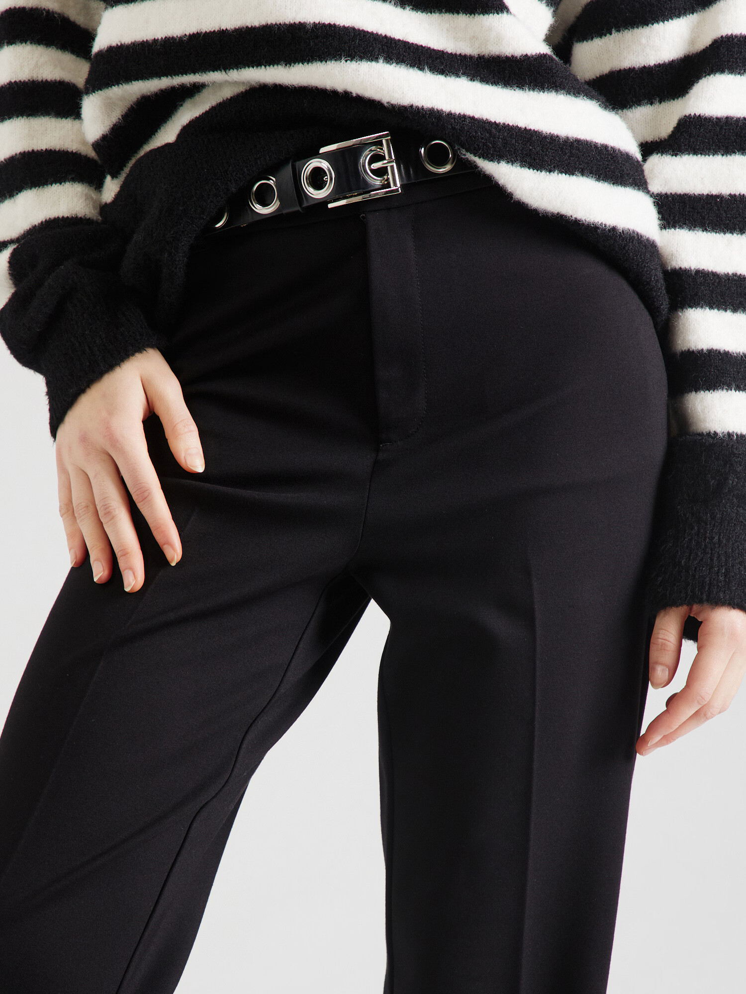 s.Oliver Pantaloni negru - Pled.ro