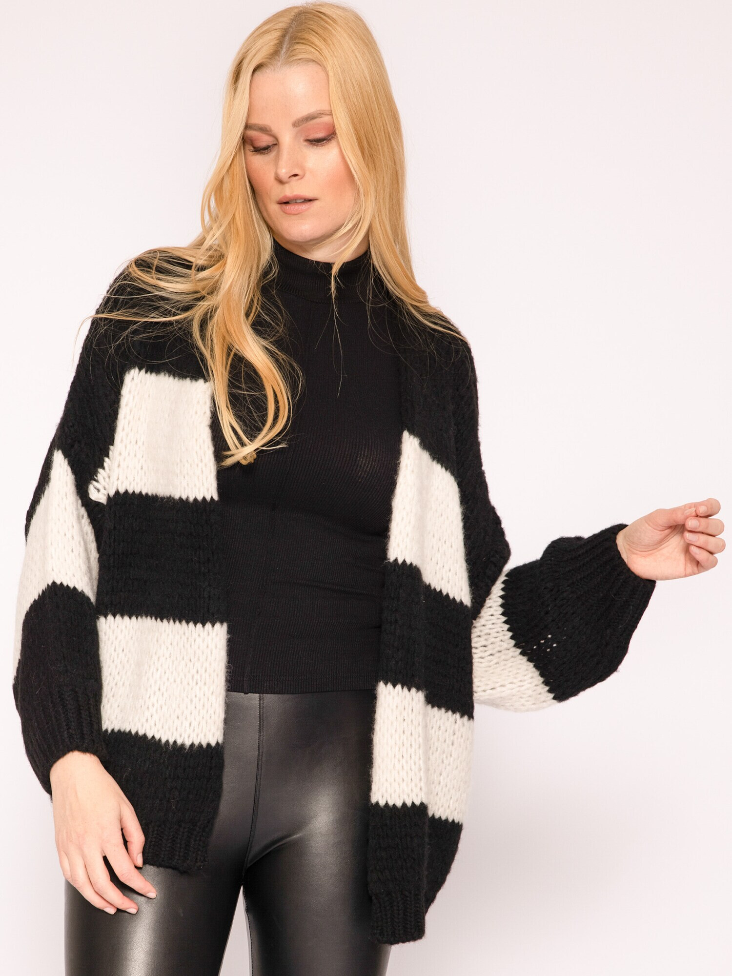 SASSYCLASSY Cardigan dimensiuni mari bej / negru - Pled.ro