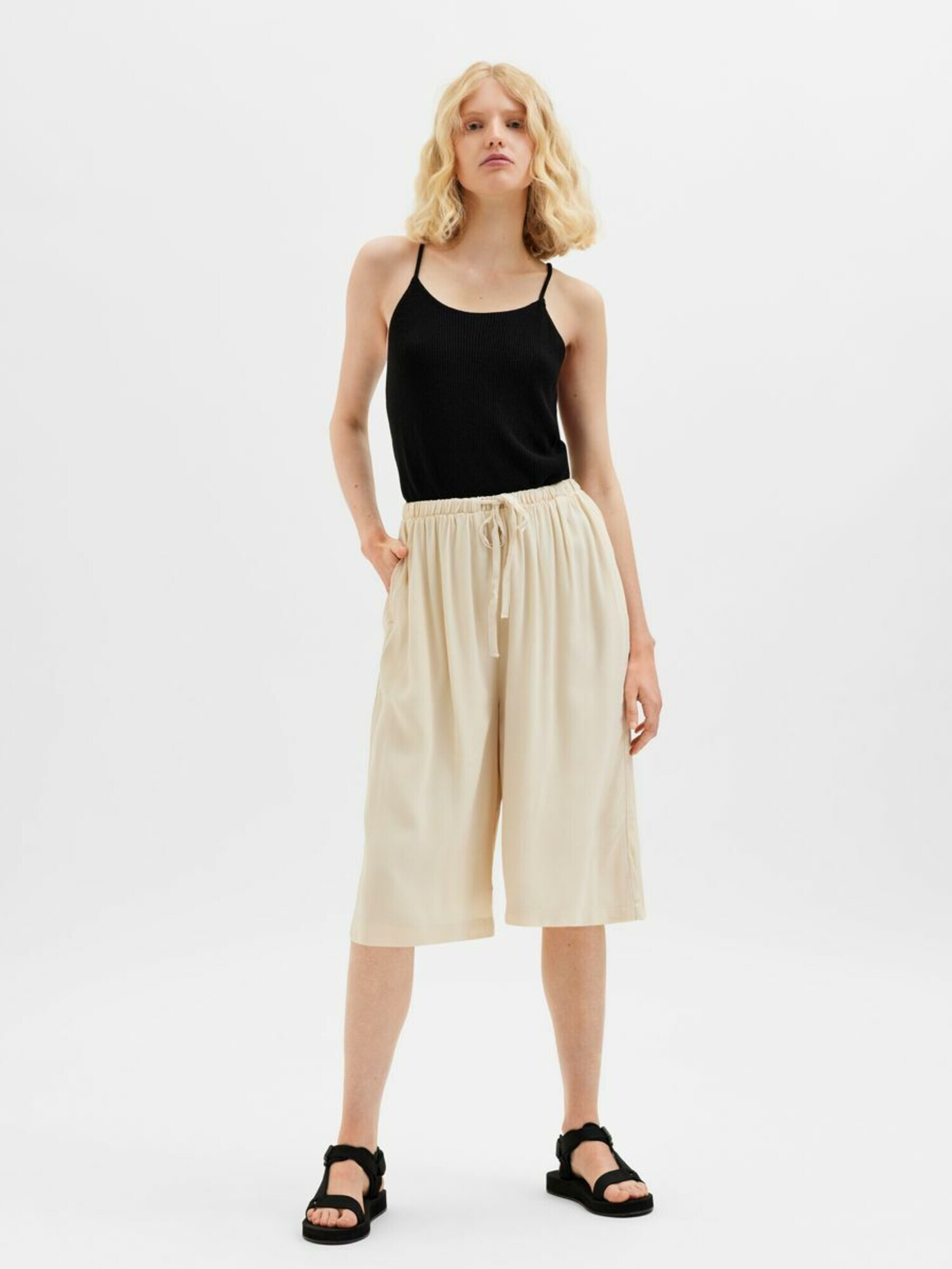 Selected Femme Petite Pantaloni 'Tessi' bej - Pled.ro