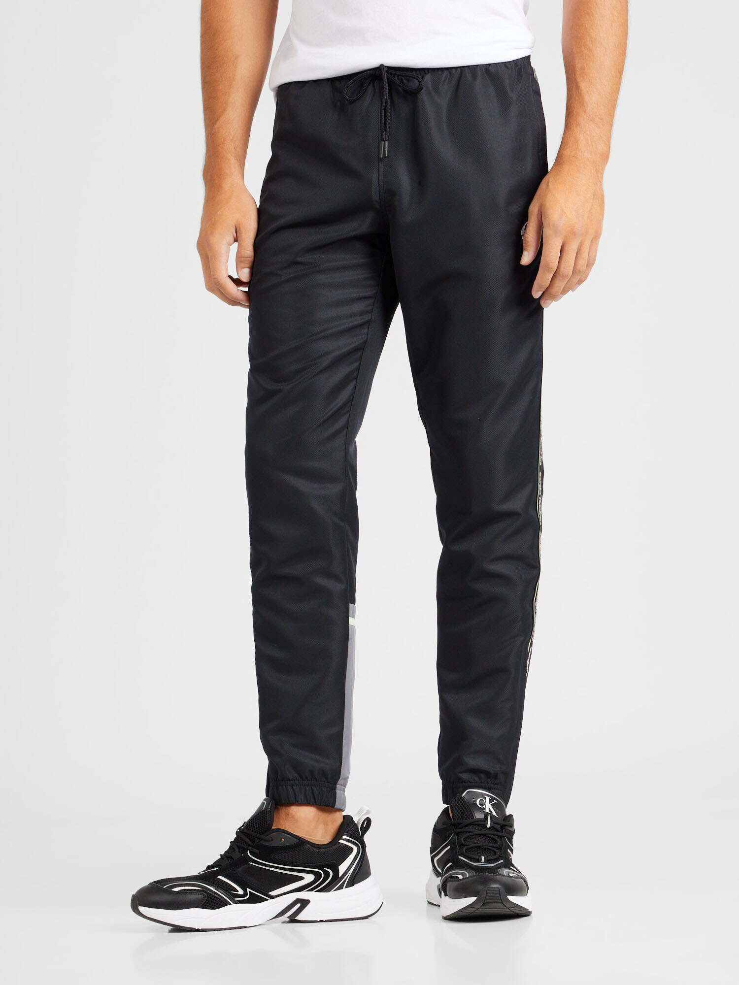 Sergio Tacchini Pantaloni sport 'MIDDAY' negru / alb - Pled.ro