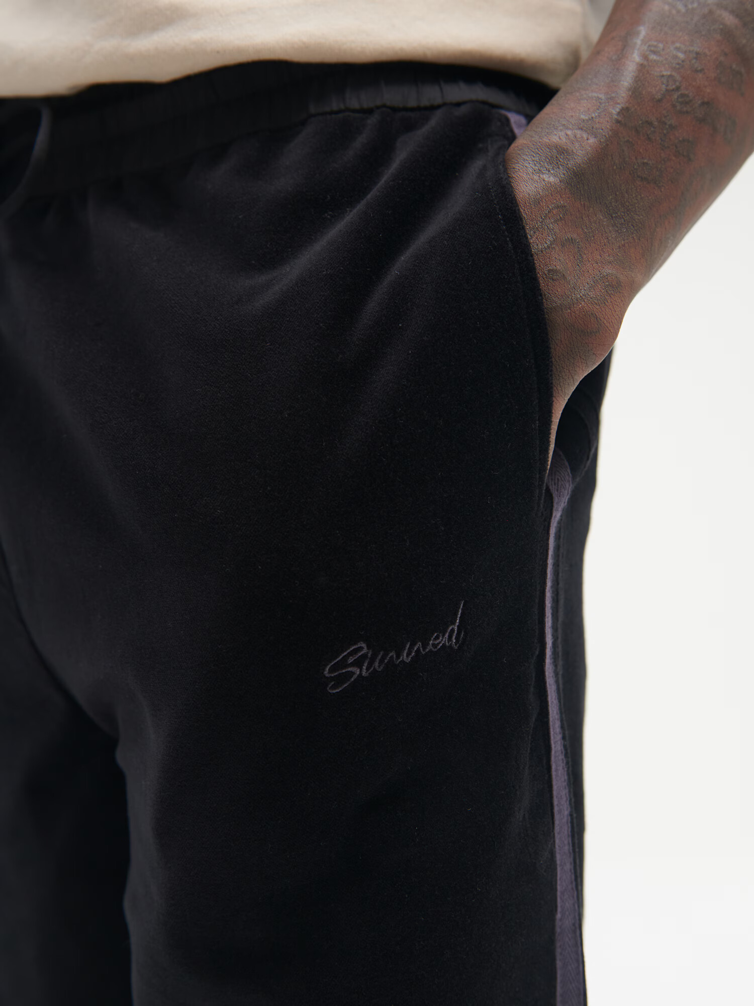 Sinned x ABOUT YOU Pantaloni 'LUCA' negru - Pled.ro