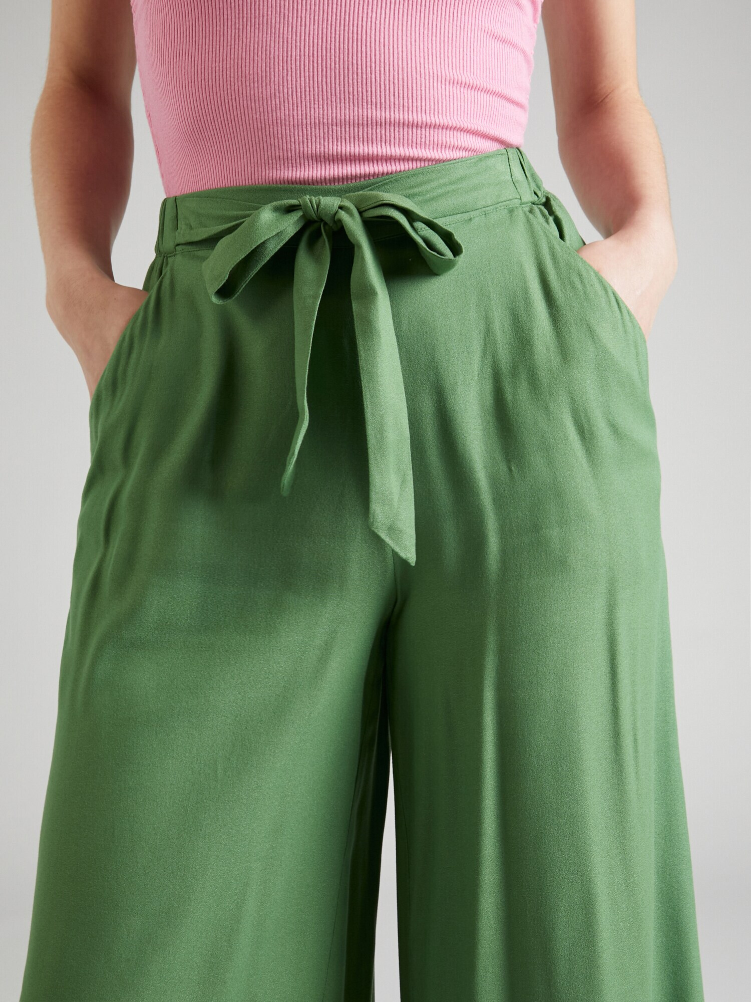 SKFK Pantaloni 'DONA' verde - Pled.ro