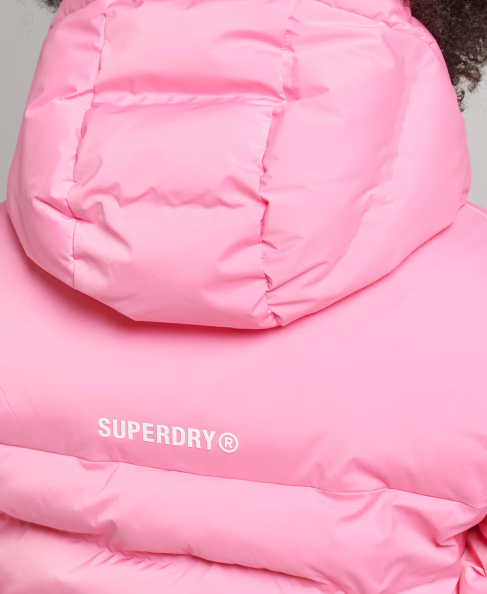 Superdry Geacă de iarnă roz deschis - Pled.ro