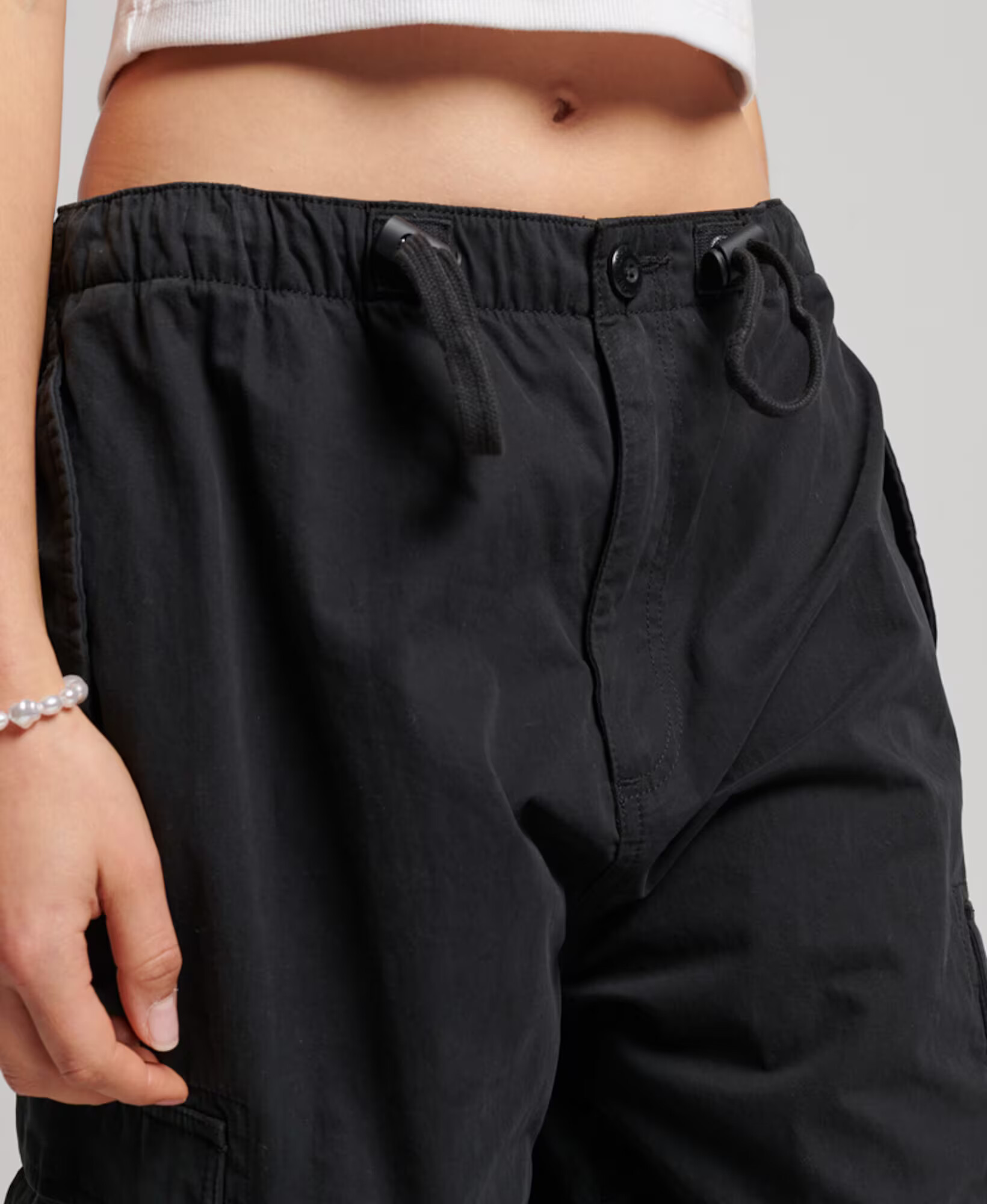 Superdry Pantaloni cu buzunare negru / alb - Pled.ro