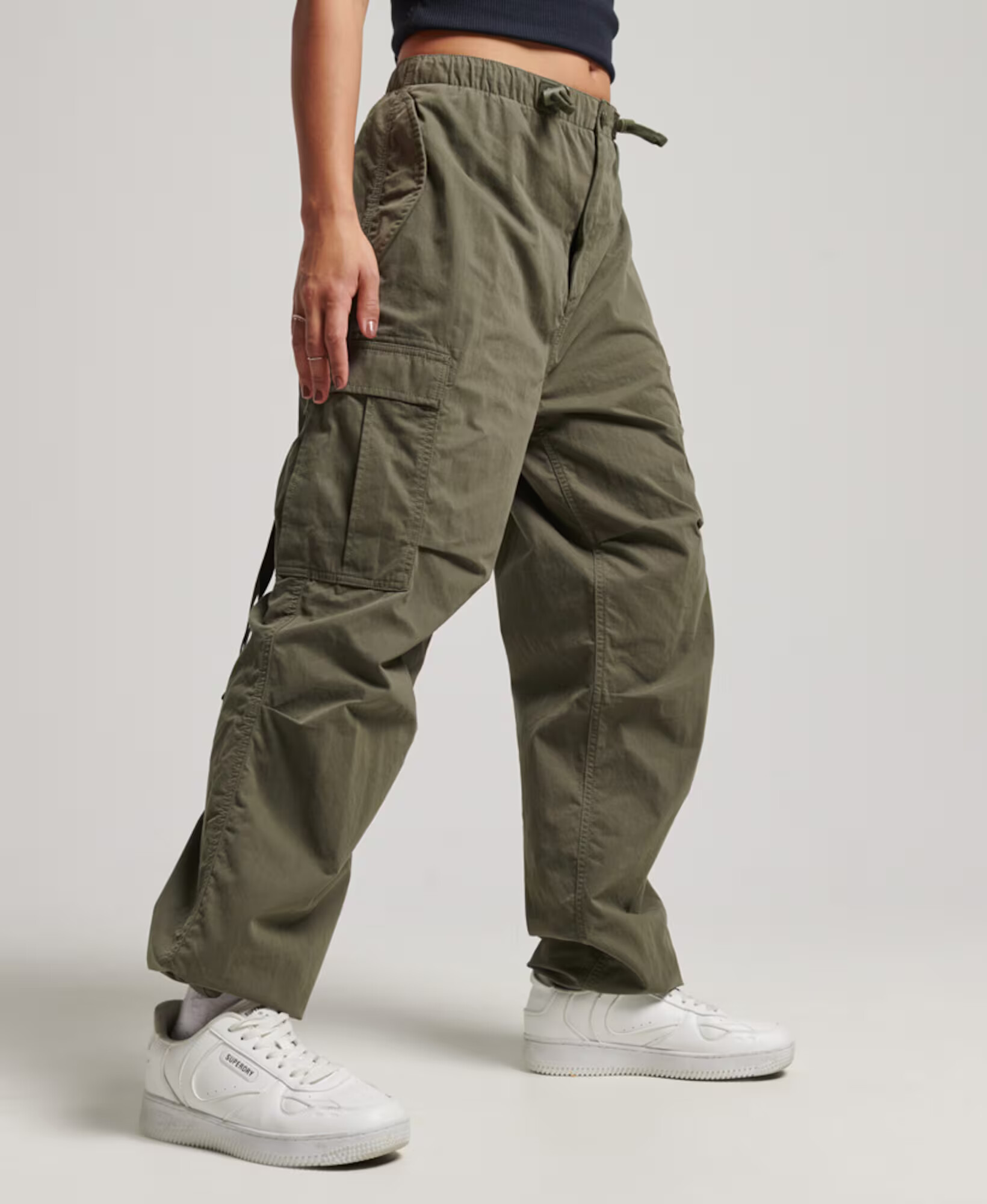 Superdry Pantaloni cu buzunare oliv - Pled.ro