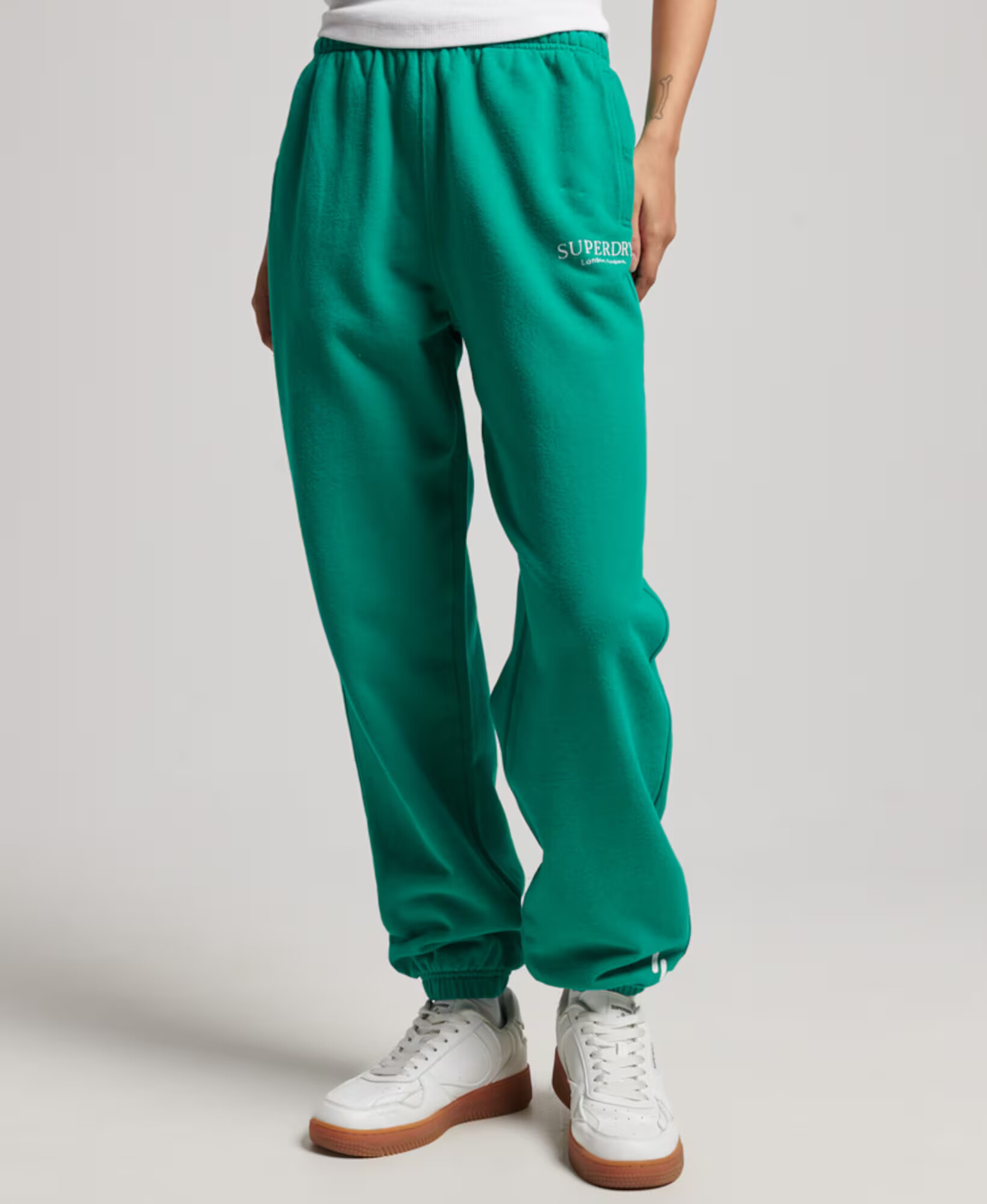 Superdry Pantaloni verde - Pled.ro