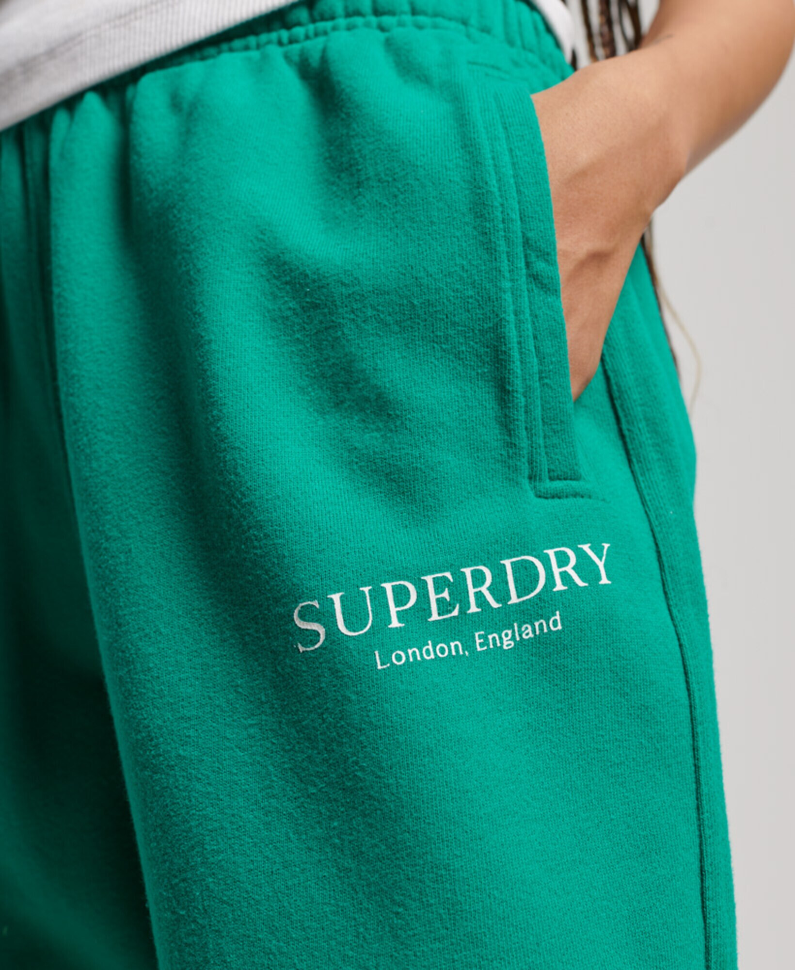 Superdry Pantaloni verde - Pled.ro