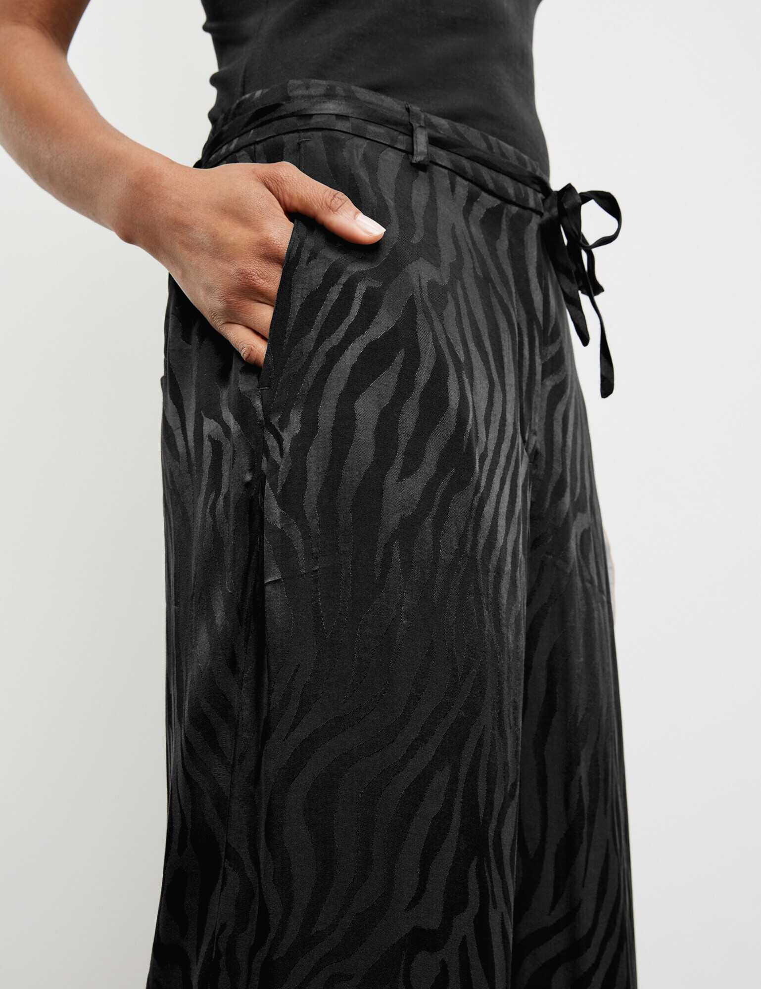 TAIFUN Pantaloni negru - Pled.ro