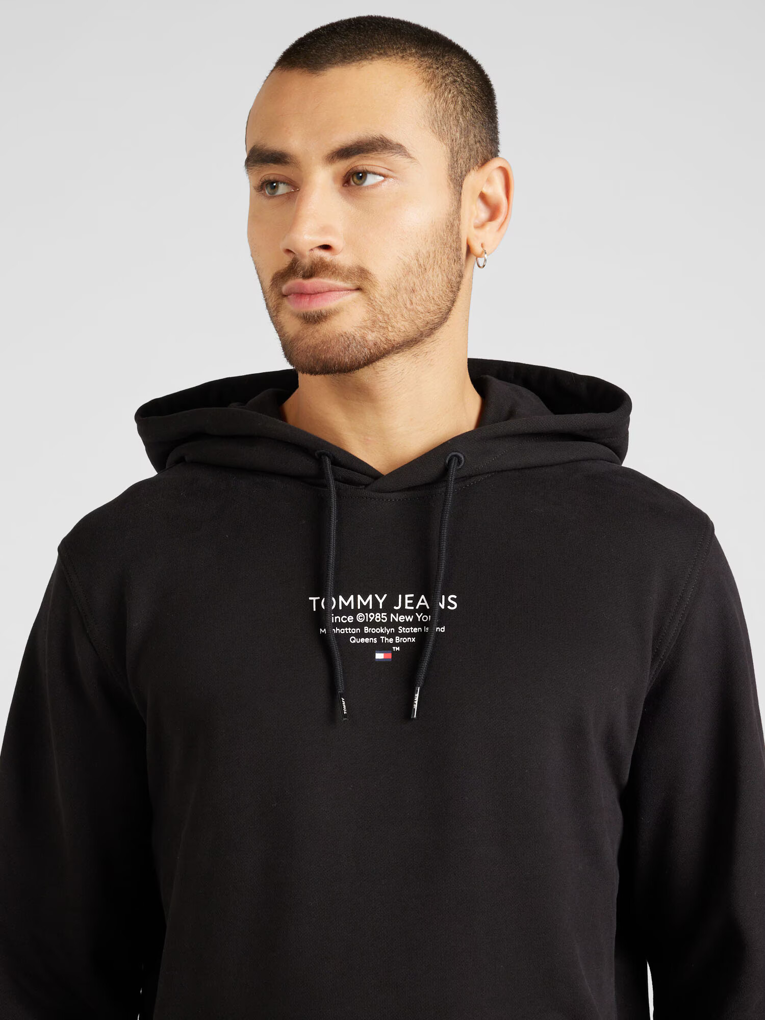 Tommy Jeans Bluză de molton 'ESNTL' negru / alb - Pled.ro