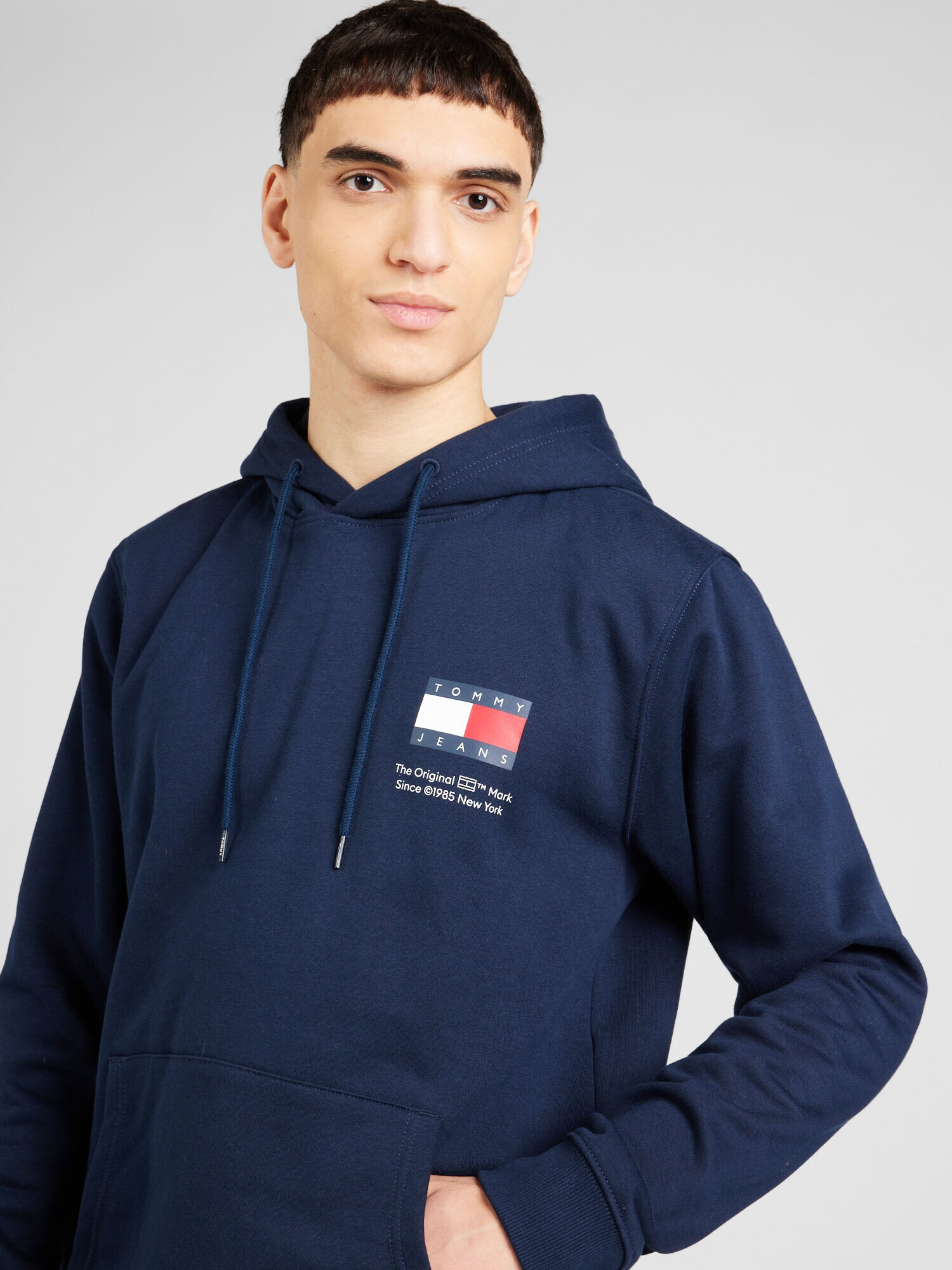 Tommy Jeans Bluză de molton 'ESSENTIAL' albastru închis / roșu / alb - Pled.ro