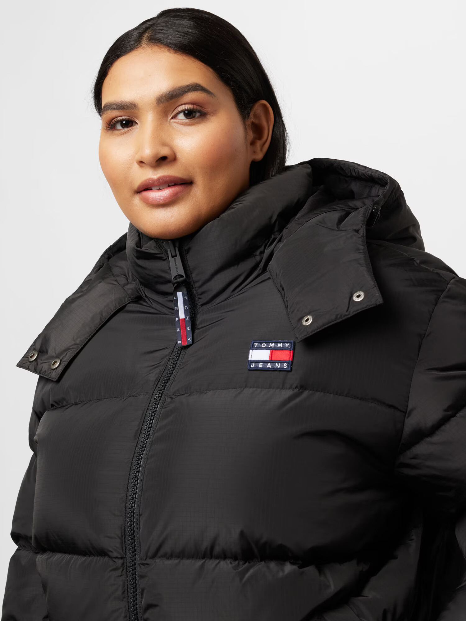 Tommy Jeans Curve Geacă de iarnă 'Alaska' bleumarin / roșu / negru / alb - Pled.ro