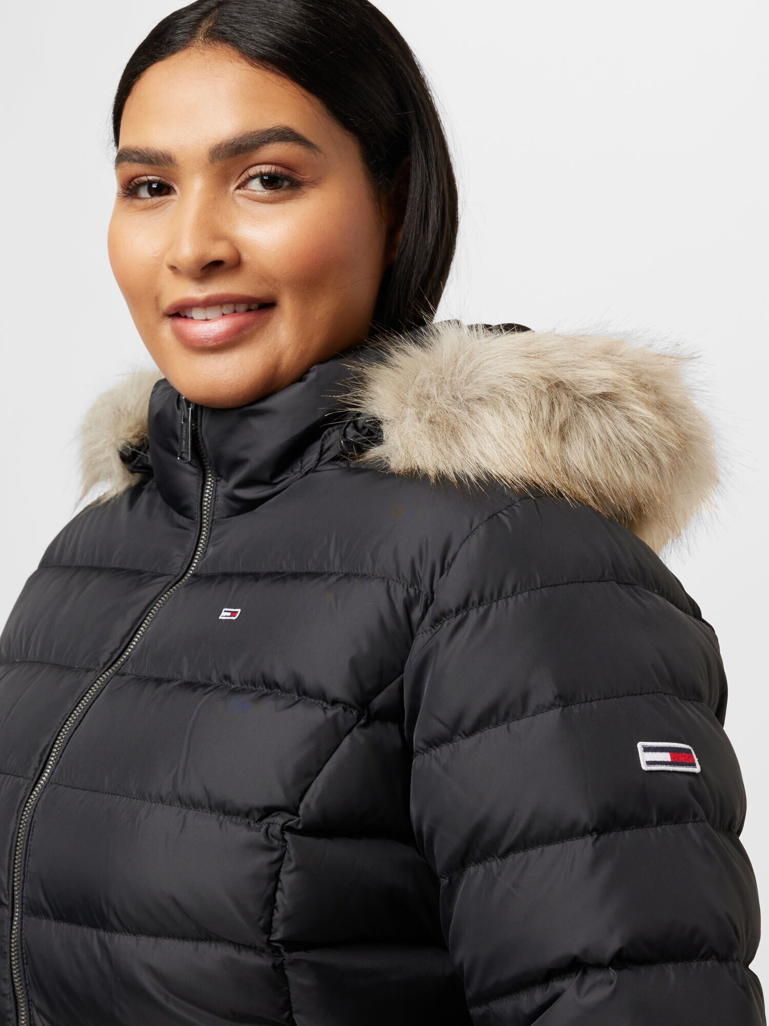 Tommy Jeans Curve Geacă de primăvară-toamnă 'Essential' bleumarin / roșu / negru / alb - Pled.ro