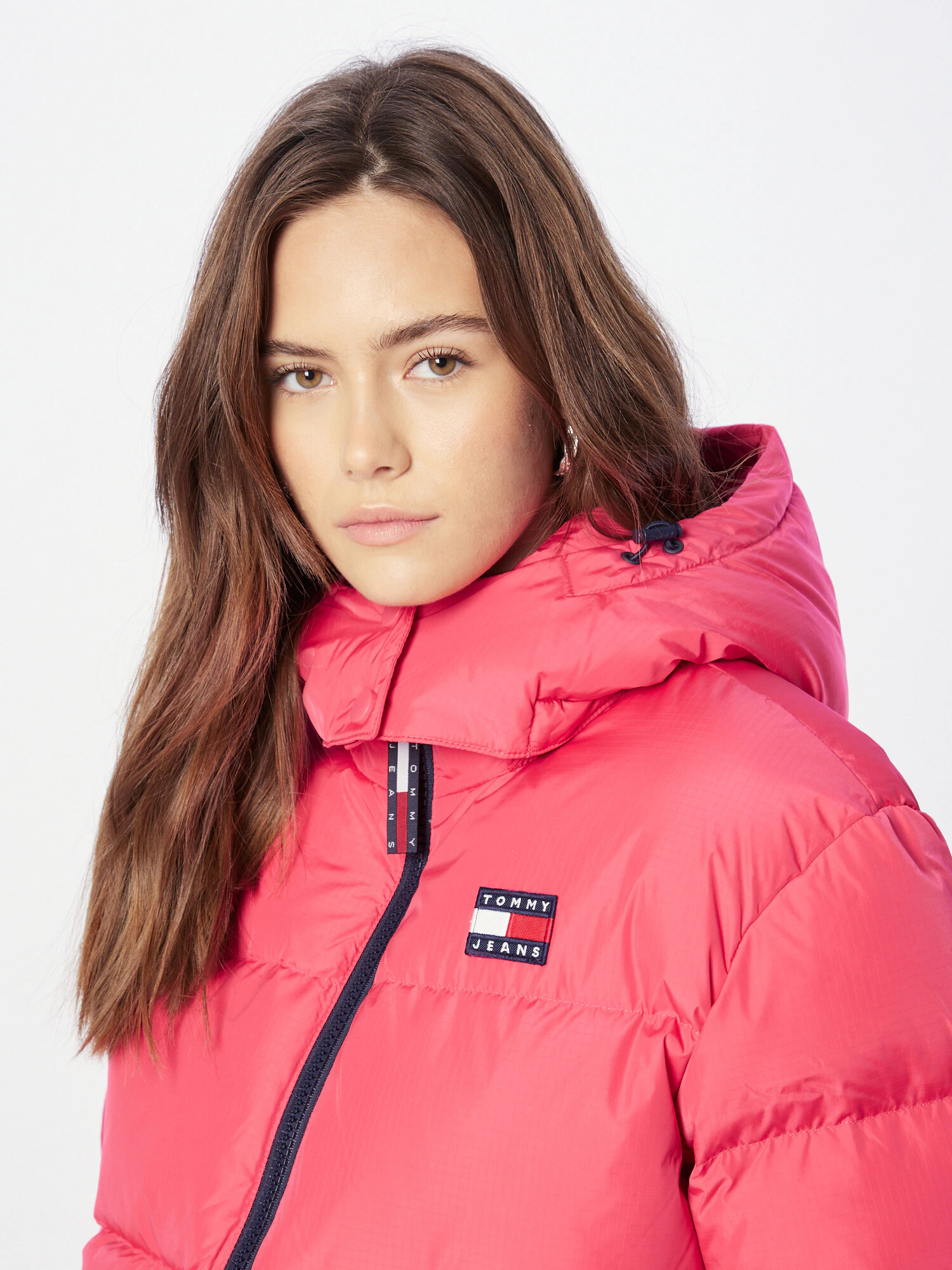 Tommy Jeans Geacă de iarnă 'Alaska' albastru / roz / roșu / alb - Pled.ro