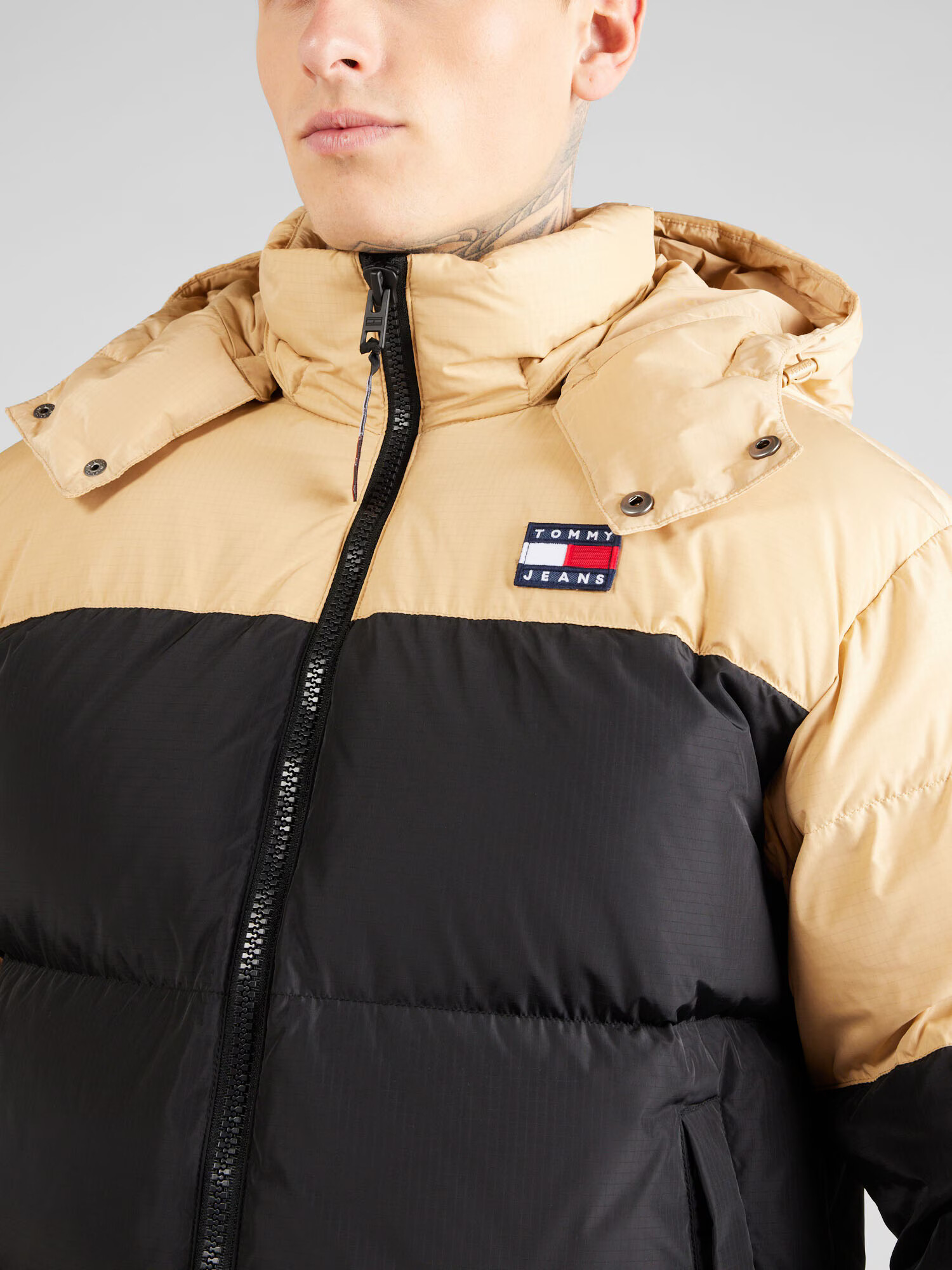 Tommy Jeans Geacă de iarnă 'Alaska' bej / roșu / negru / alb - Pled.ro