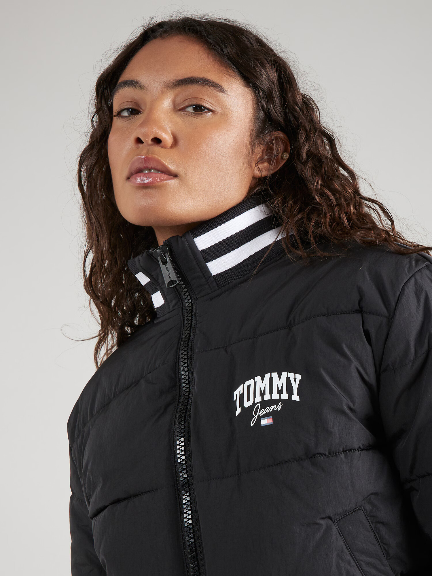 Tommy Jeans Geacă de primăvară-toamnă bleumarin / roși aprins / negru / alb - Pled.ro