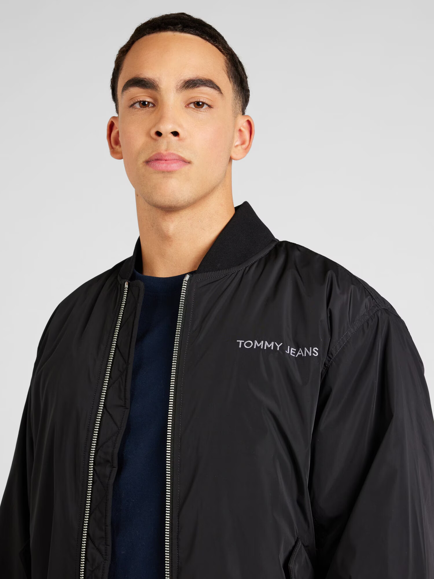 Tommy Jeans Geacă de primăvară-toamnă gri / negru - Pled.ro