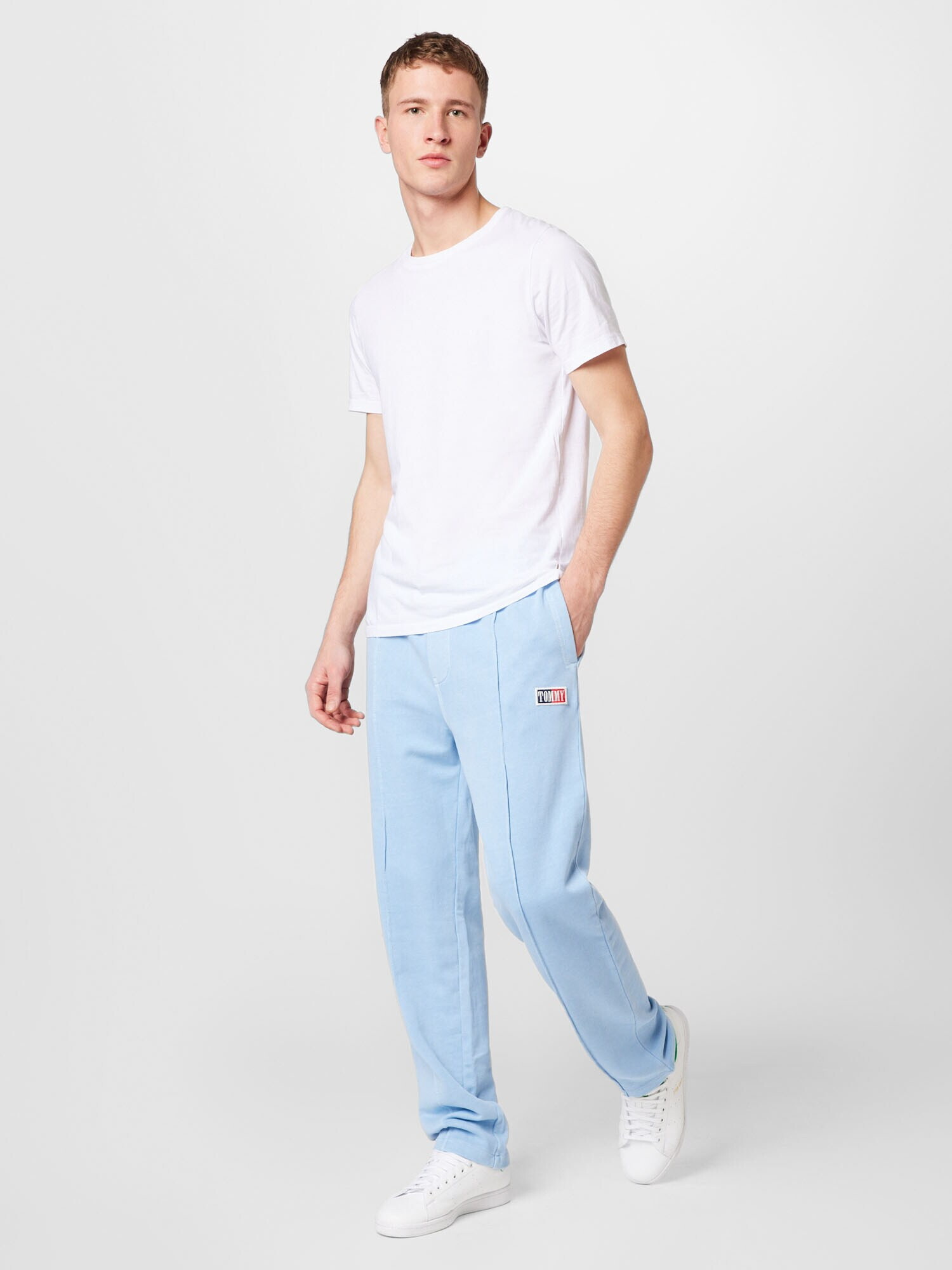 Tommy Jeans Pantaloni albastru deschis - Pled.ro