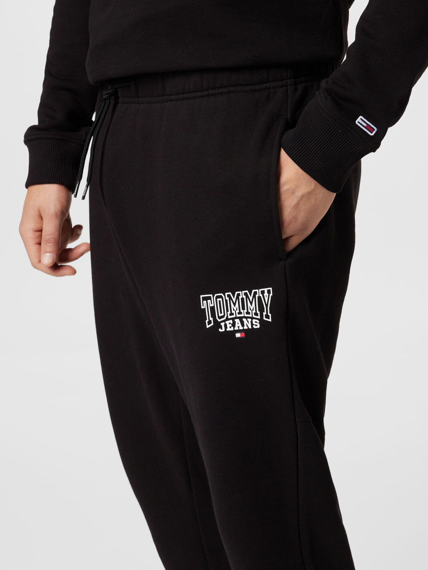 Tommy Jeans Pantaloni albastru marin / roșu / negru / alb - Pled.ro