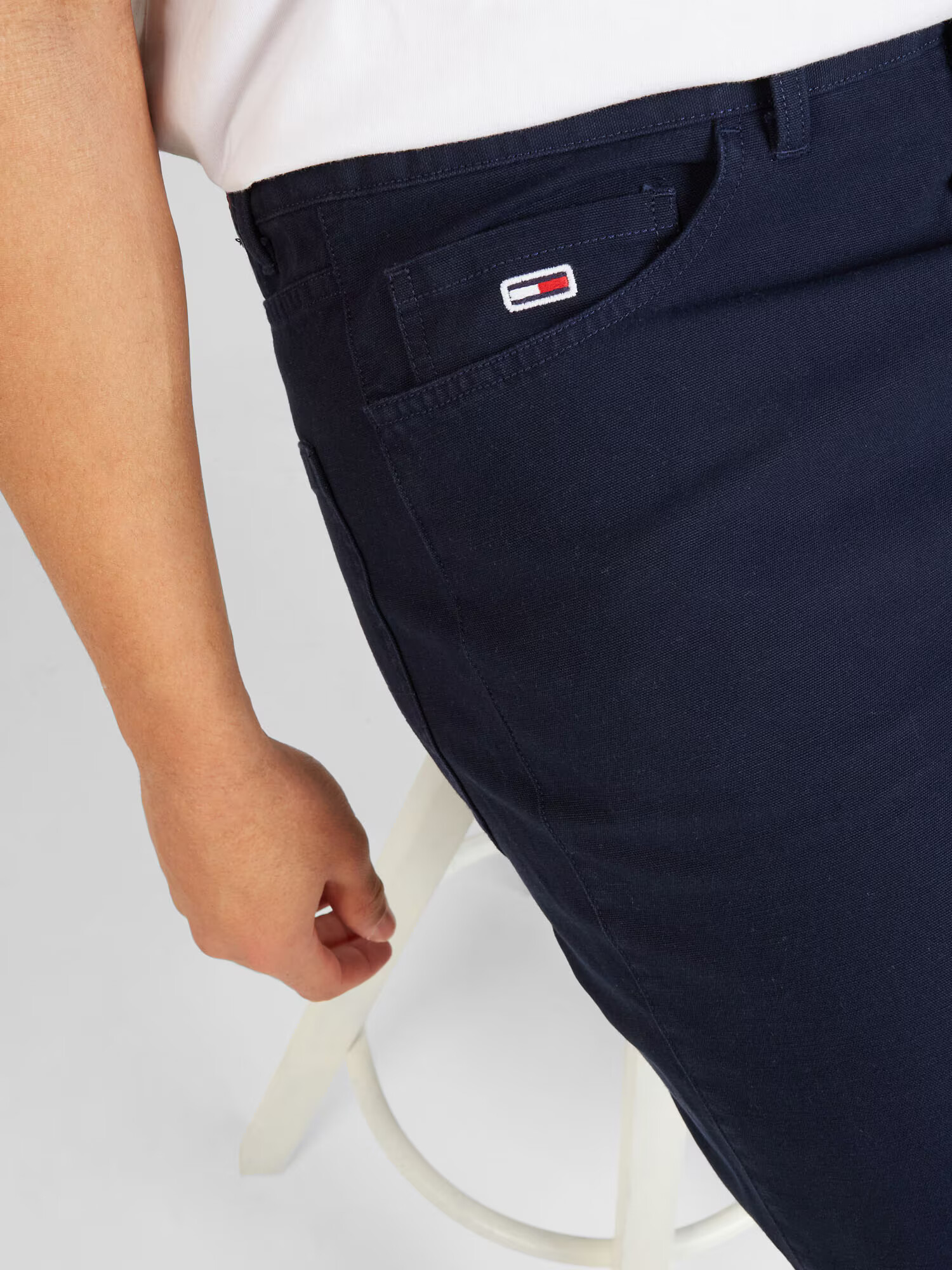 Tommy Jeans Pantaloni albastru noapte - Pled.ro