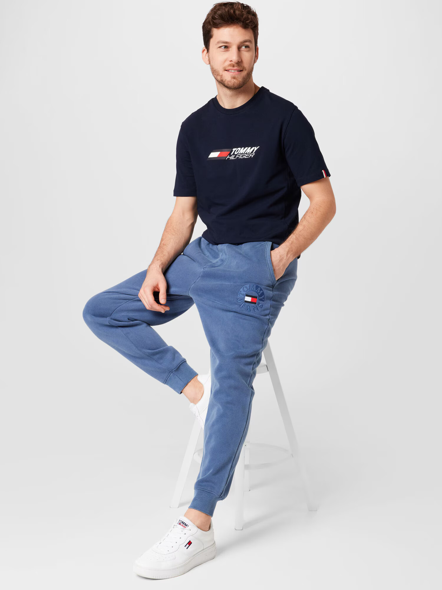 Tommy Jeans Pantaloni albastru porumbel / roșu / negru / alb - Pled.ro