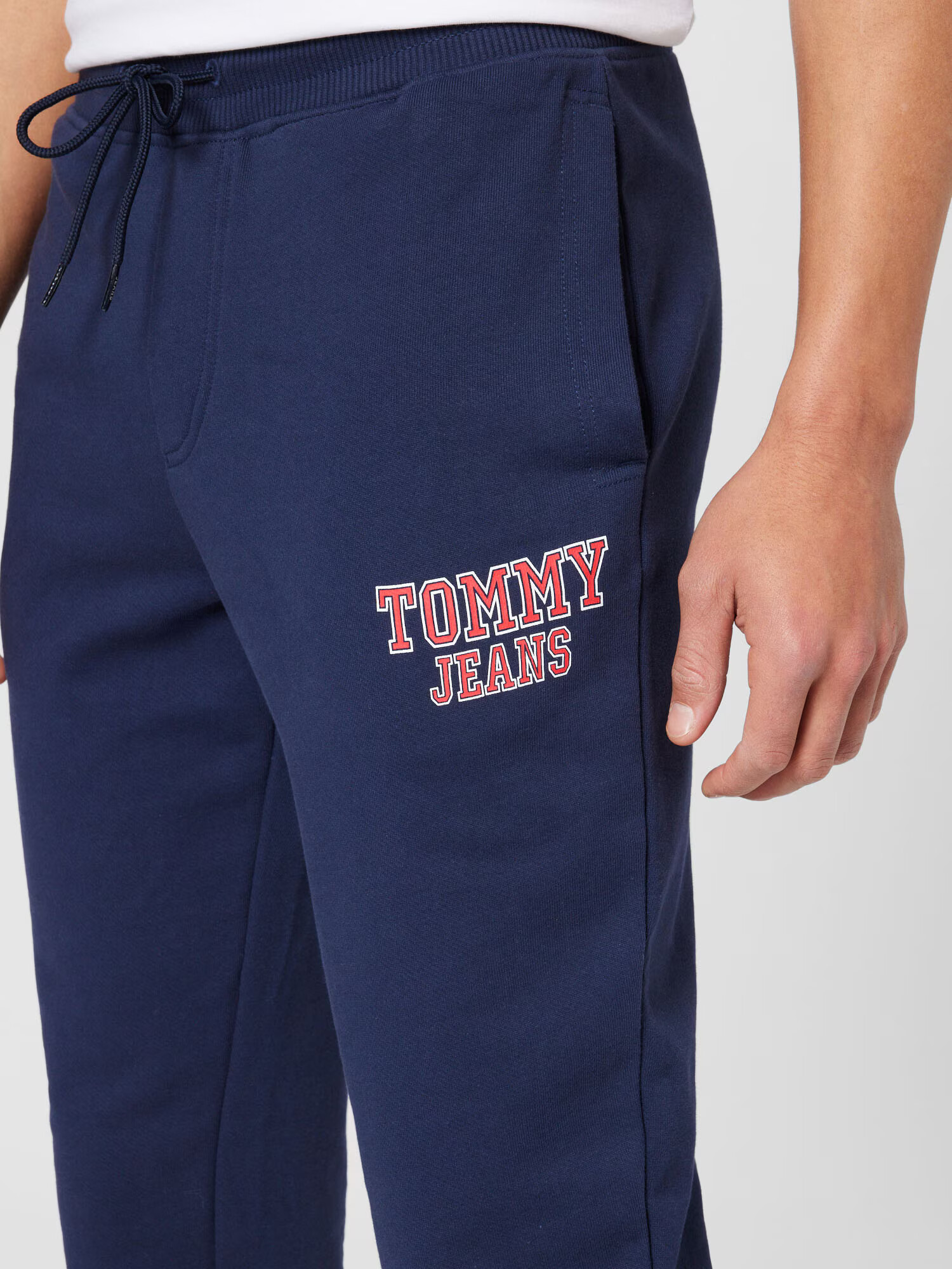 Tommy Jeans Pantaloni bleumarin / roșu / alb - Pled.ro