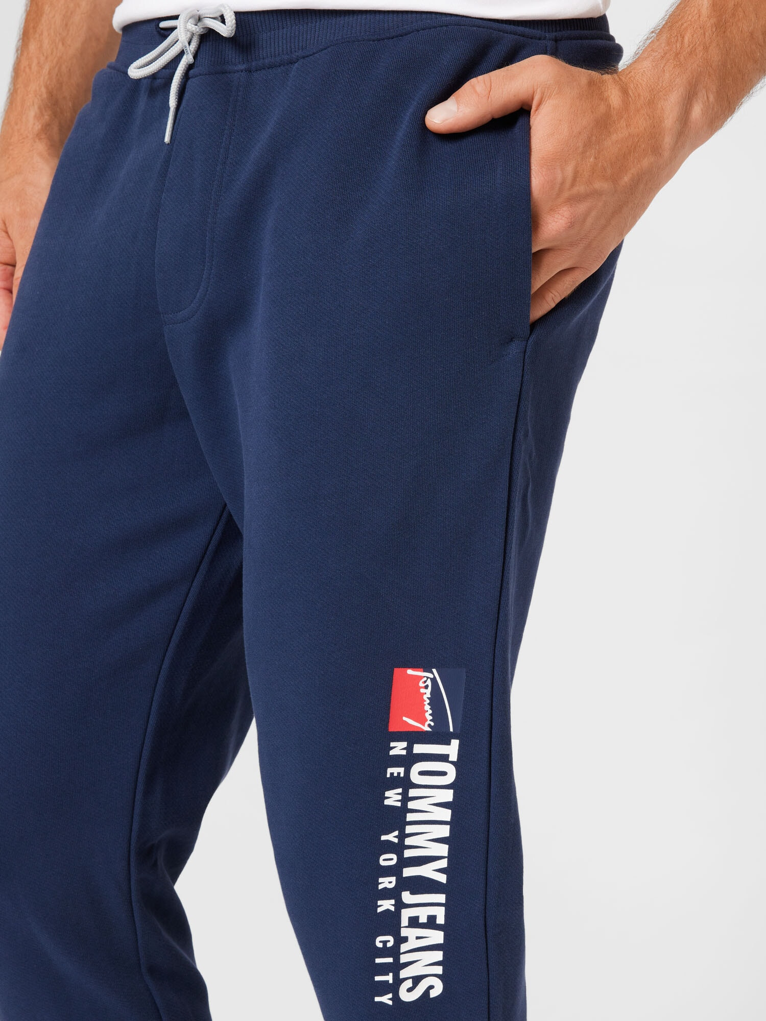 Tommy Jeans Pantaloni bleumarin / roșu / alb - Pled.ro