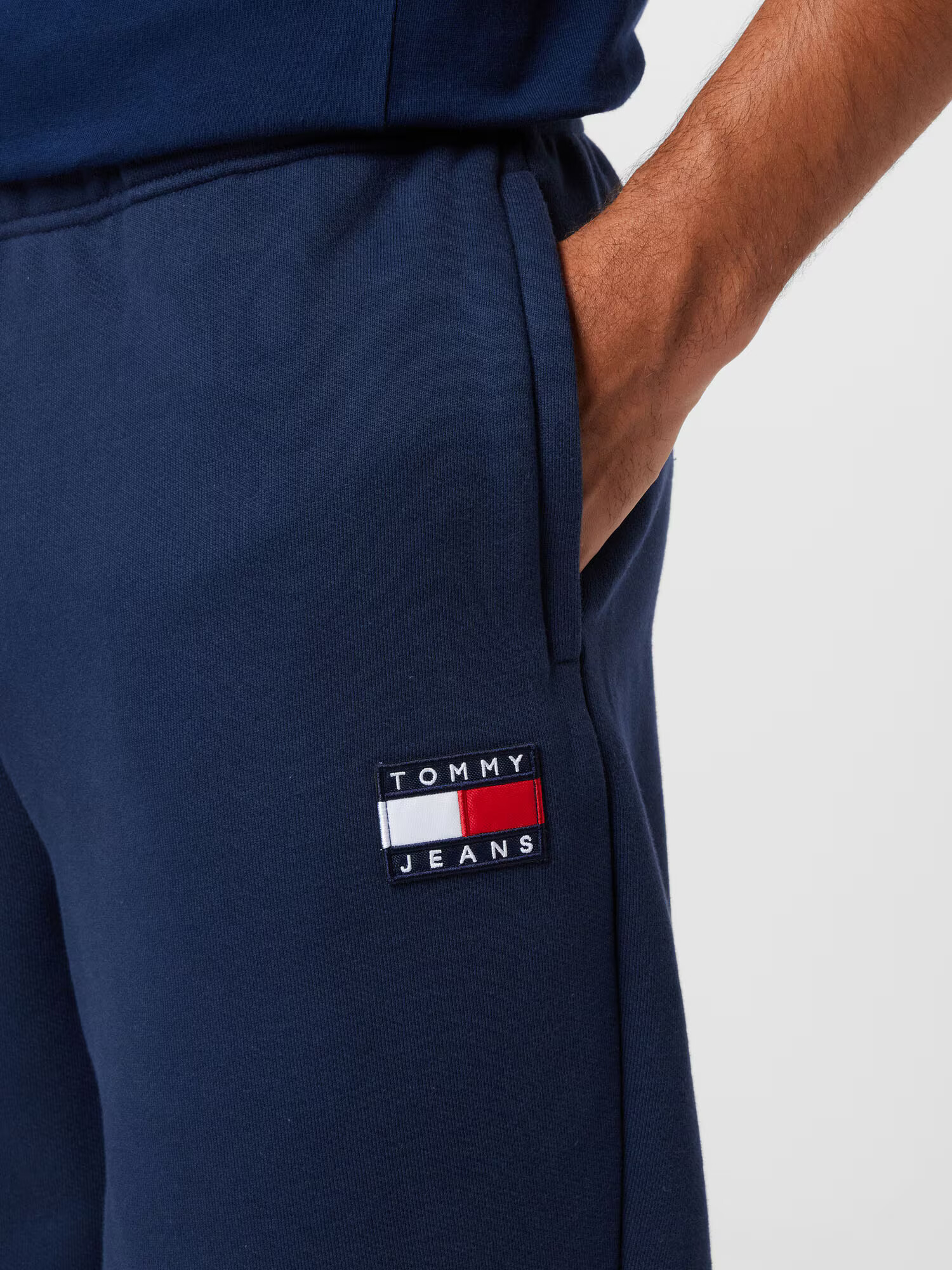 Tommy Jeans Pantaloni bleumarin / roșu / alb - Pled.ro