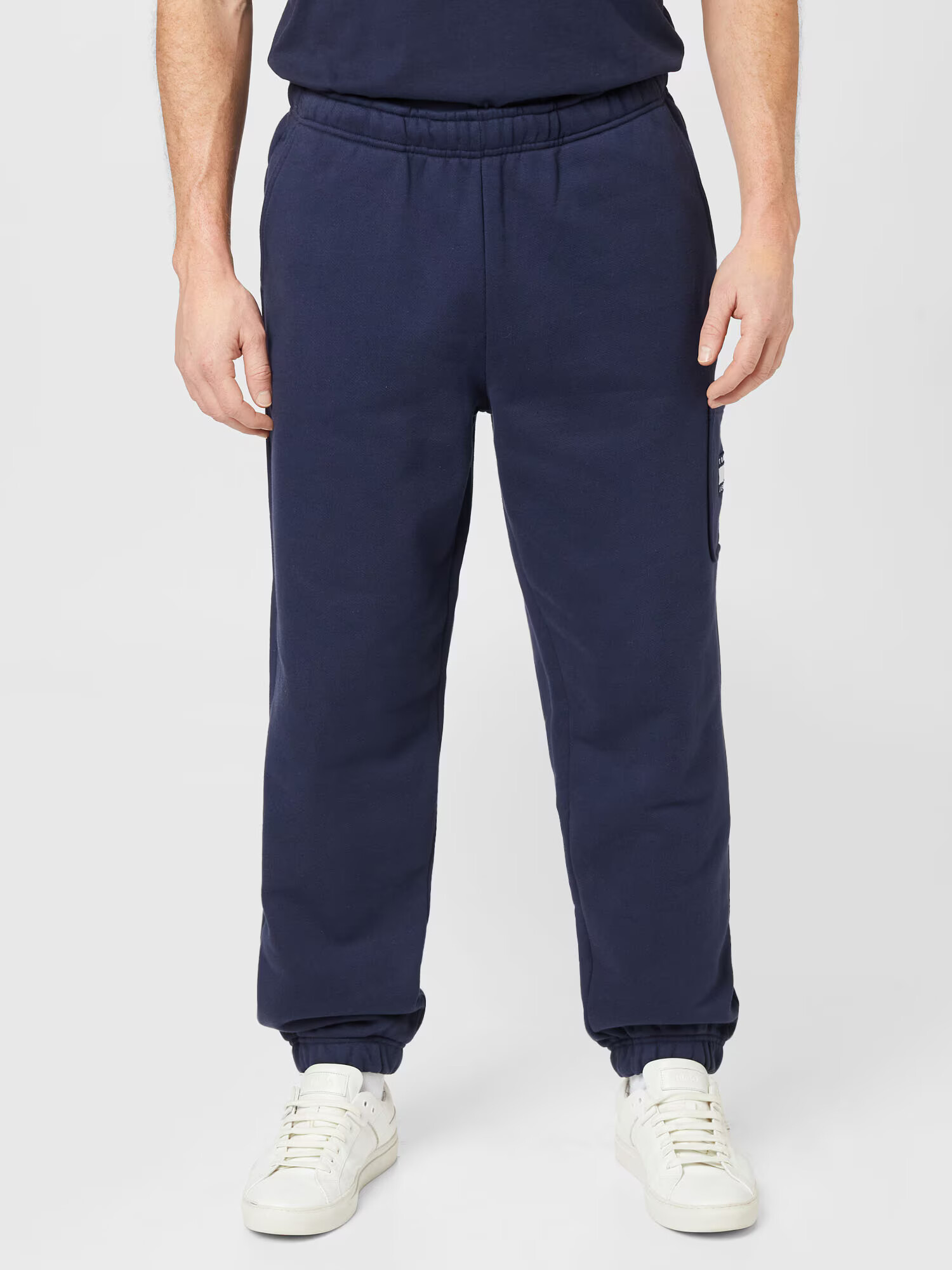 Tommy Jeans Pantaloni bleumarin / roșu / alb - Pled.ro