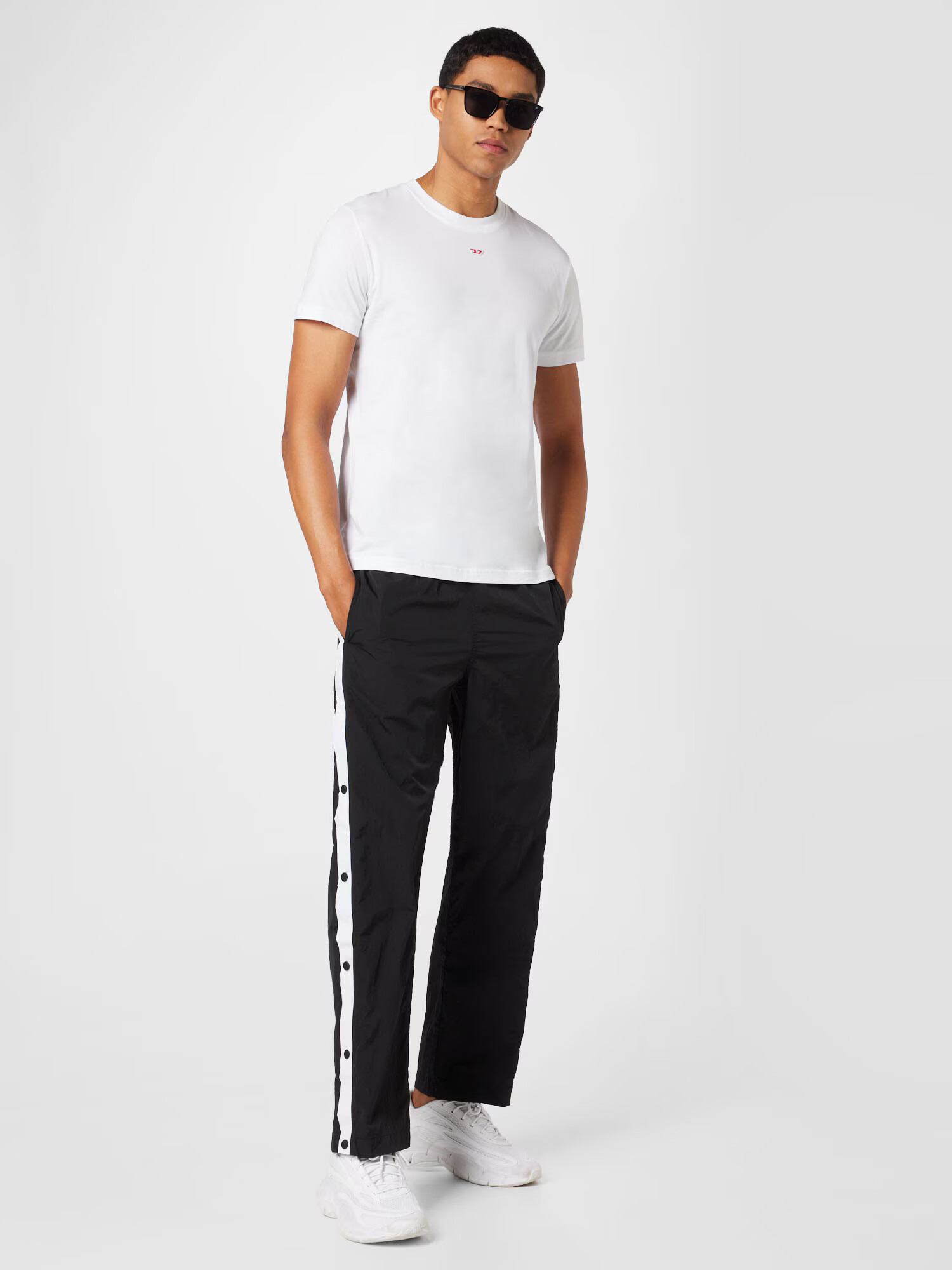 Tommy Jeans Pantaloni bleumarin / roșu / negru / alb - Pled.ro