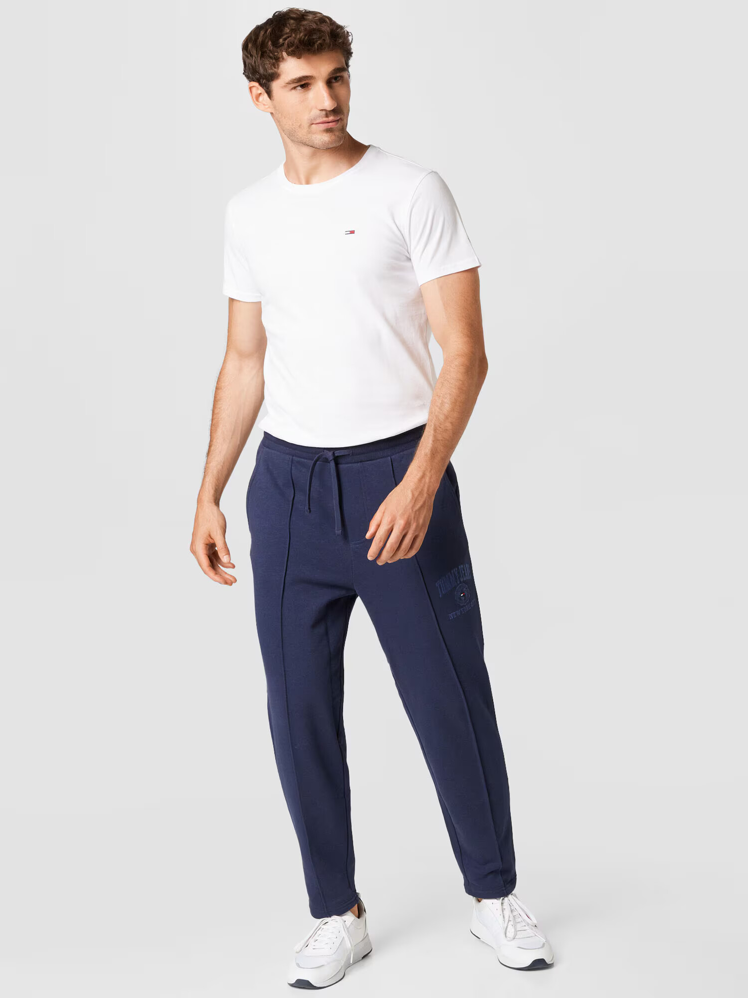 Tommy Jeans Pantaloni 'Collegiate Baxte' albastru / albastru închis / roșu / alb - Pled.ro