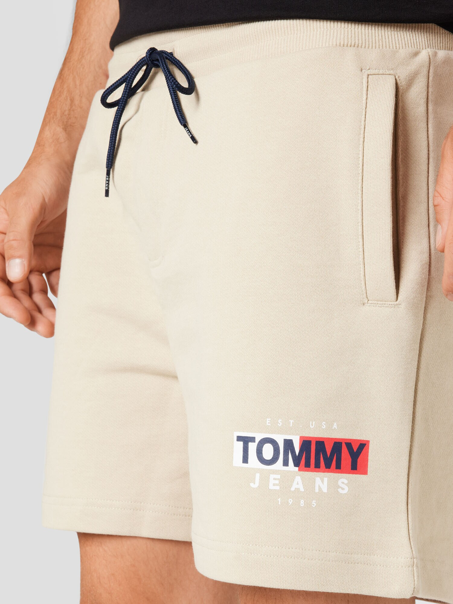 Tommy Jeans Pantaloni nisipiu / albastru marin / roșu / alb - Pled.ro