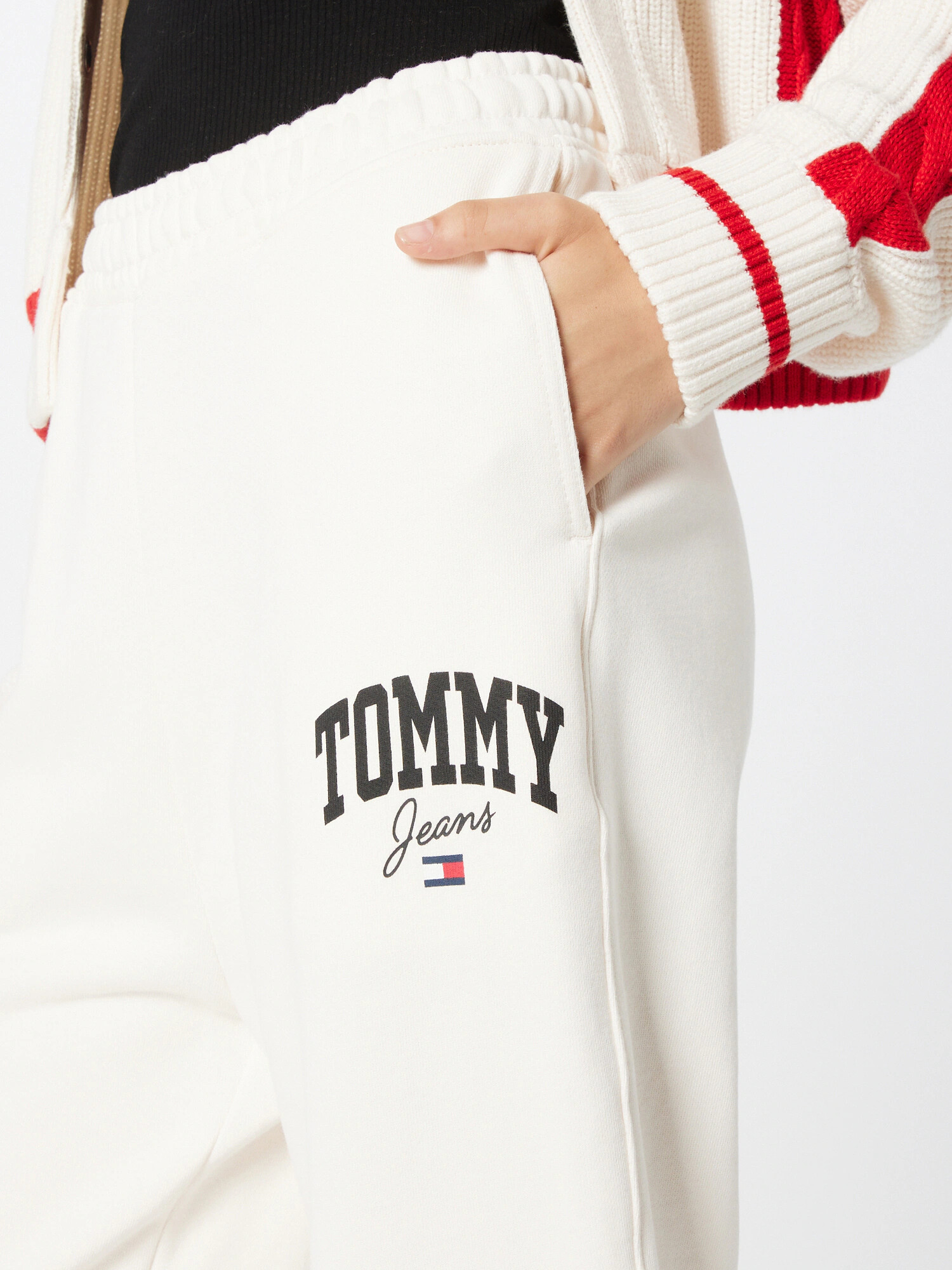 Tommy Jeans Pantaloni roșu / negru / alb - Pled.ro