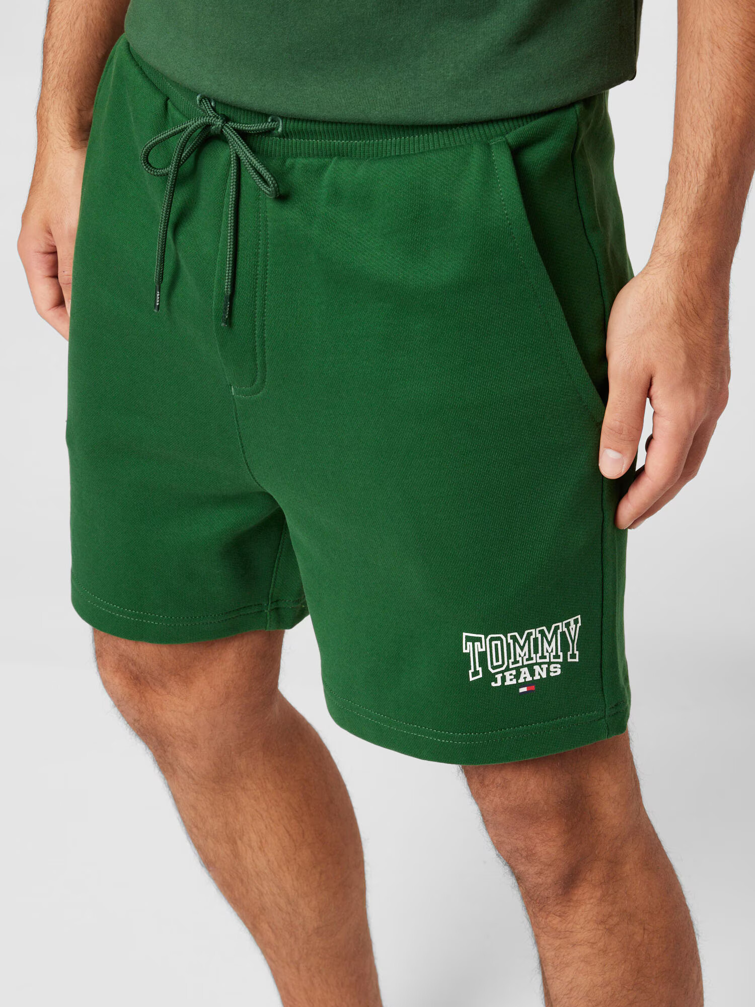 Tommy Jeans Pantaloni verde iarbă / alb - Pled.ro