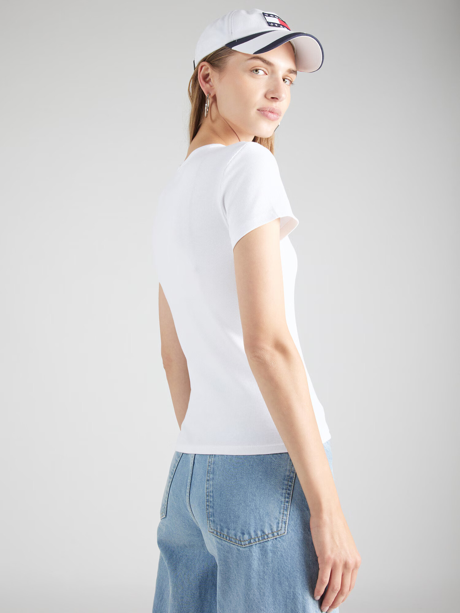 Tommy Jeans Tricou 'ESSENTIAL' alb - Pled.ro