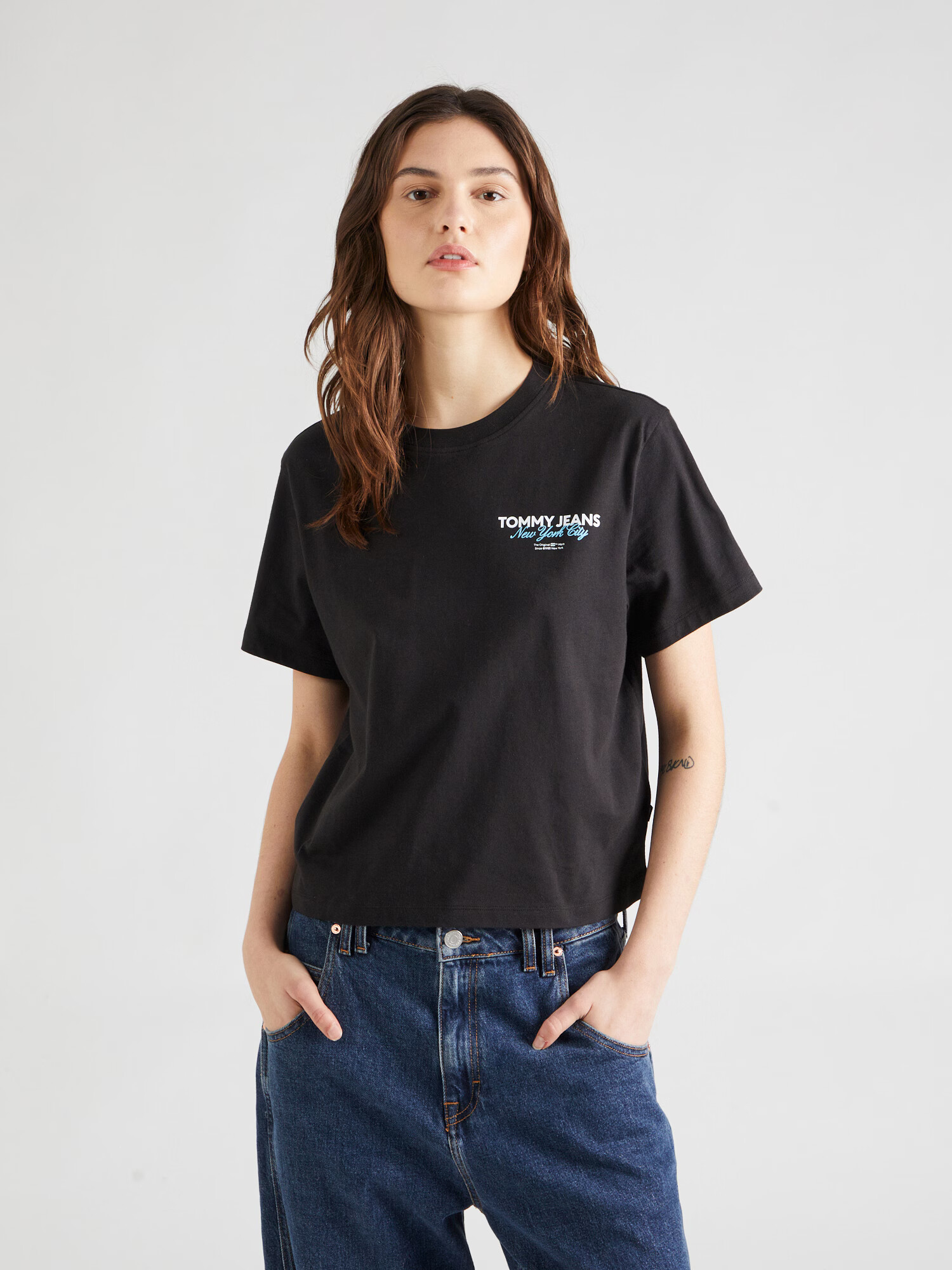 Tommy Jeans Tricou 'ESSENTIAL' albastru deschis / negru / alb - Pled.ro