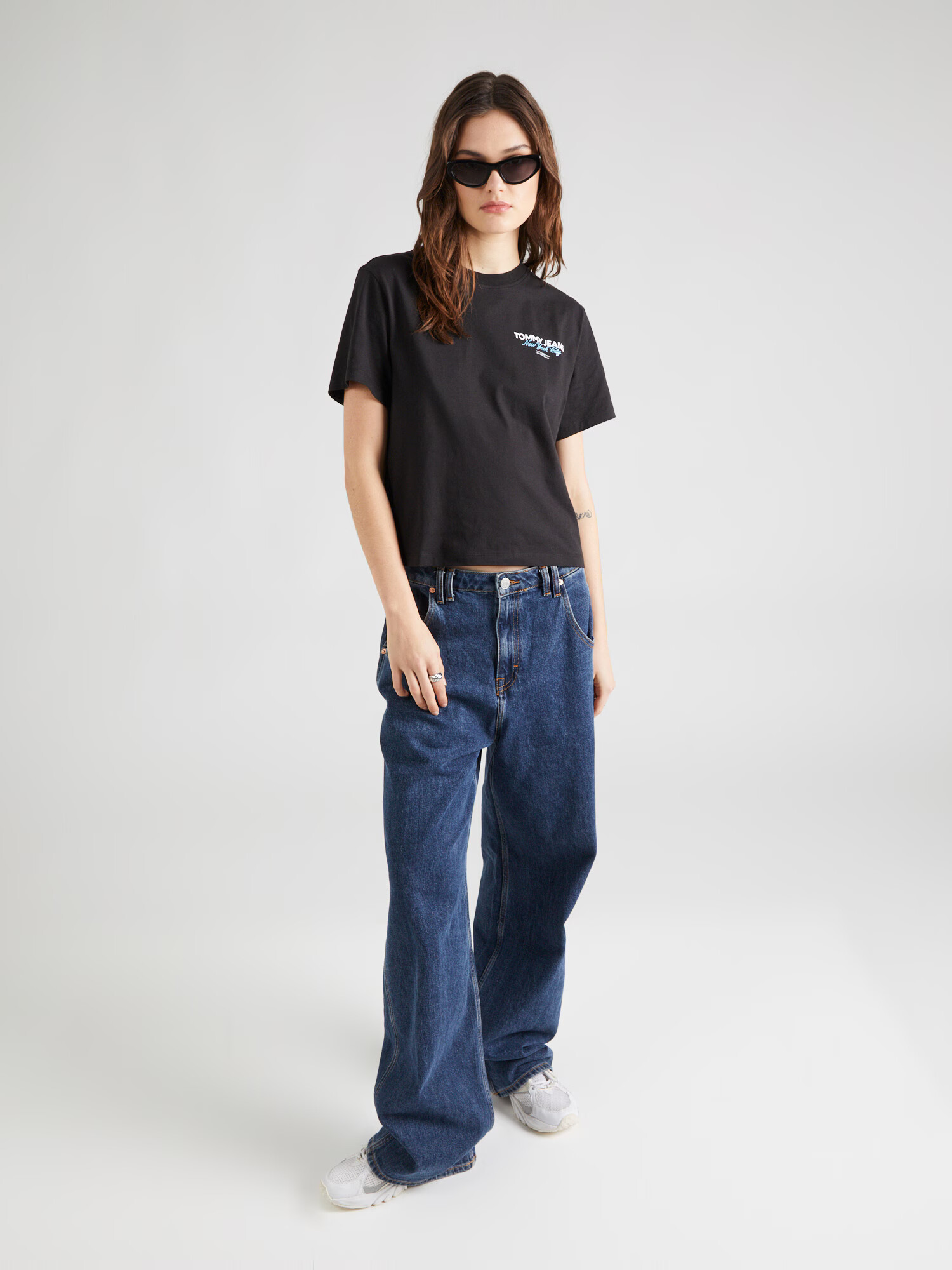 Tommy Jeans Tricou 'ESSENTIAL' albastru deschis / negru / alb - Pled.ro