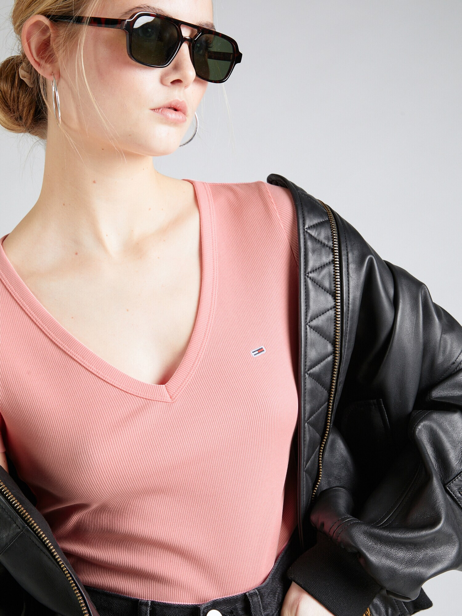 Tommy Jeans Tricou 'ESSENTIAL' rosé - Pled.ro