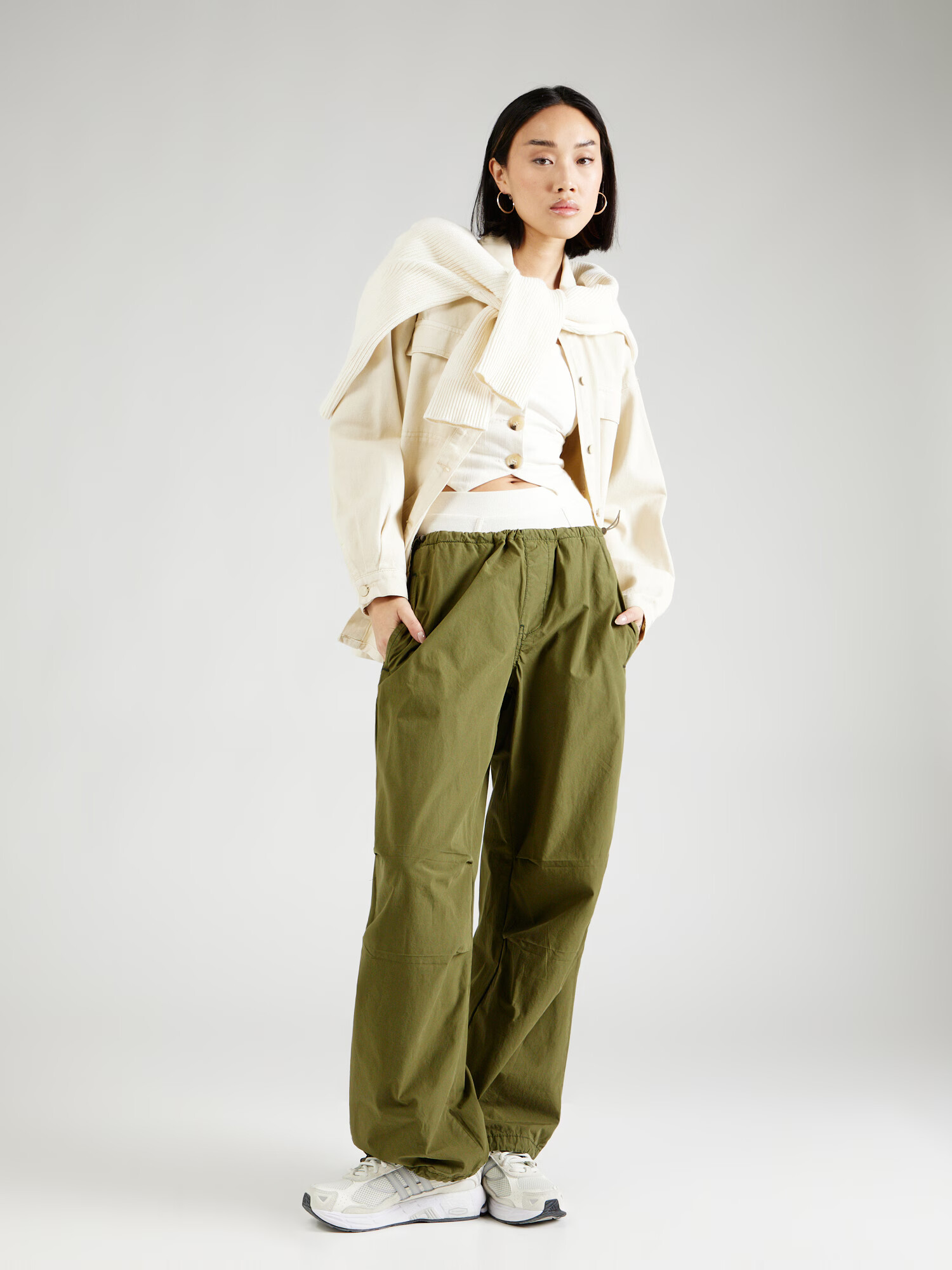 Trendyol Pantaloni oliv - Pled.ro