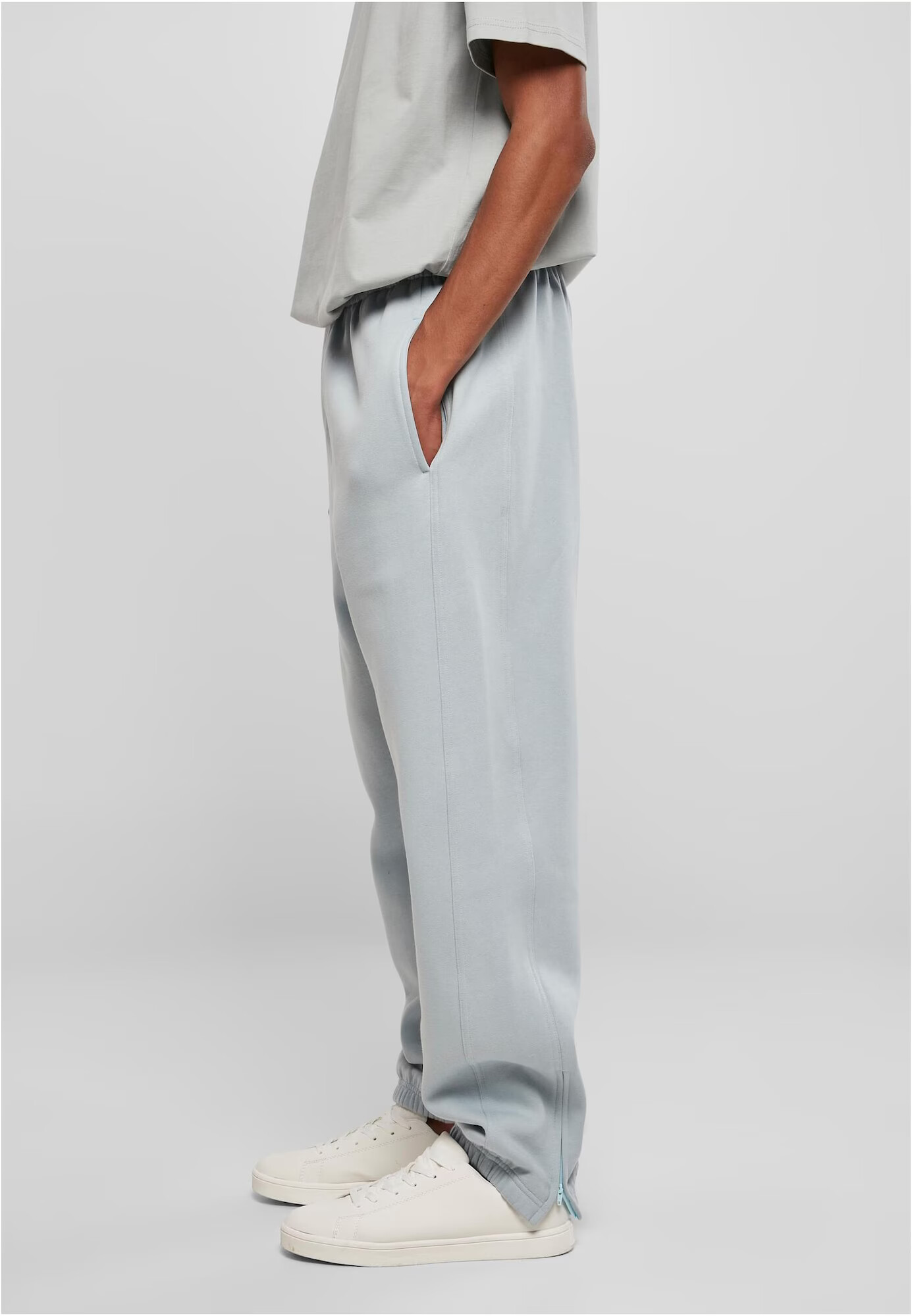 Urban Classics Pantaloni albastru pastel - Pled.ro