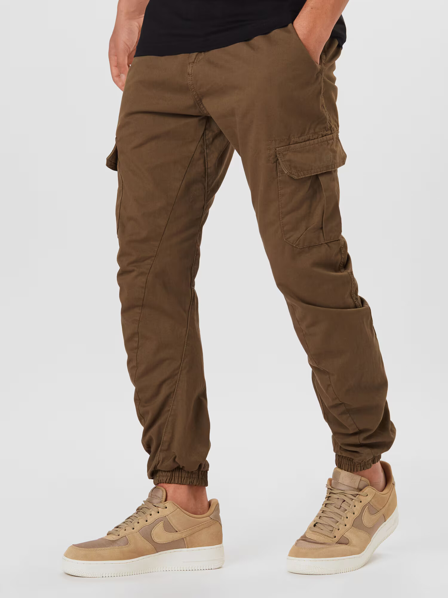 Urban Classics Pantaloni cu buzunare maro - Pled.ro