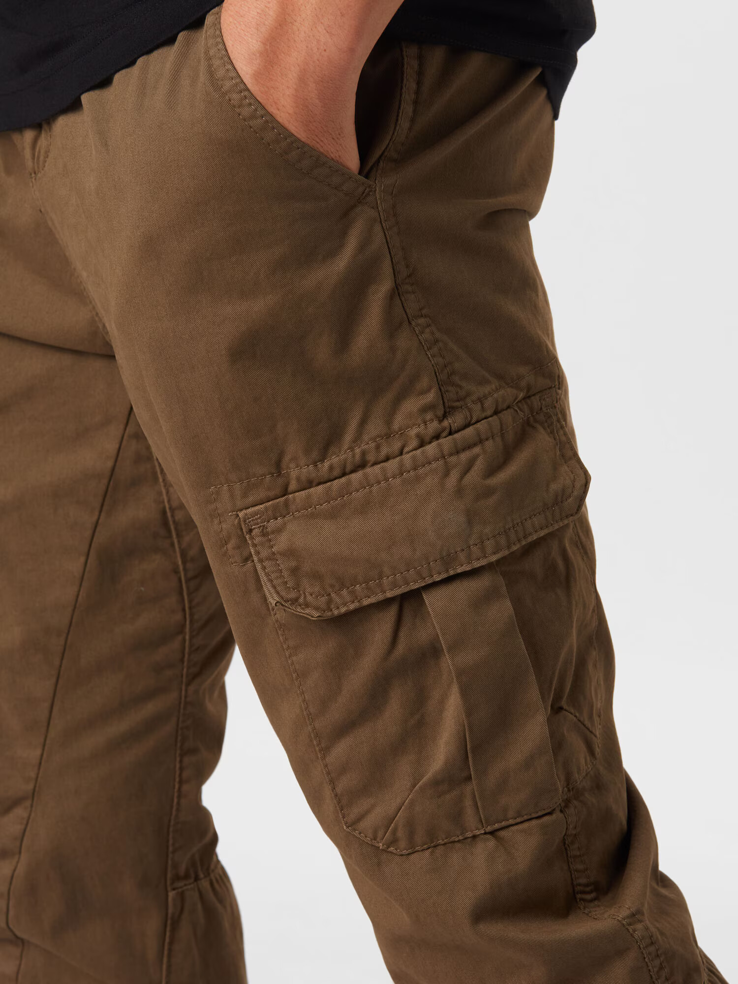 Urban Classics Pantaloni cu buzunare maro - Pled.ro