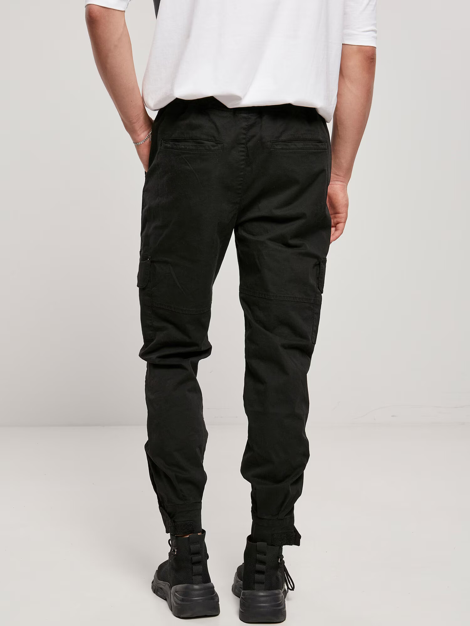 Urban Classics Pantaloni cu buzunare negru - Pled.ro