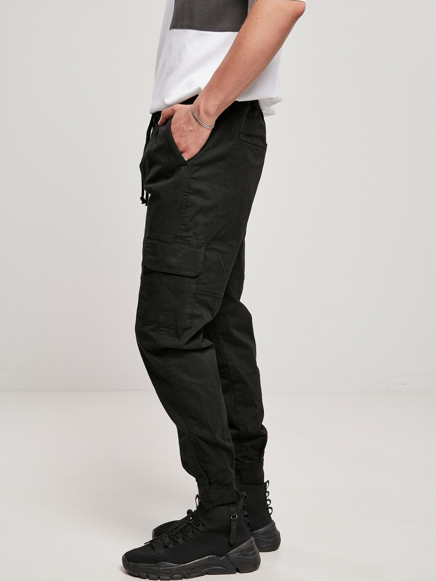 Urban Classics Pantaloni cu buzunare negru - Pled.ro