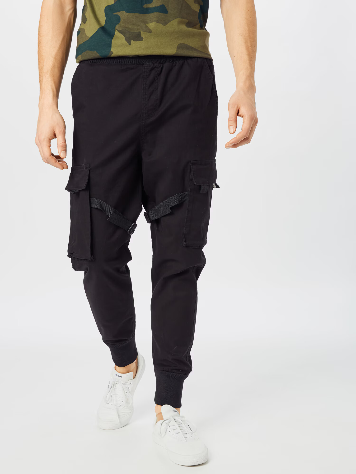 Urban Classics Pantaloni cu buzunare 'Tactical' negru - Pled.ro