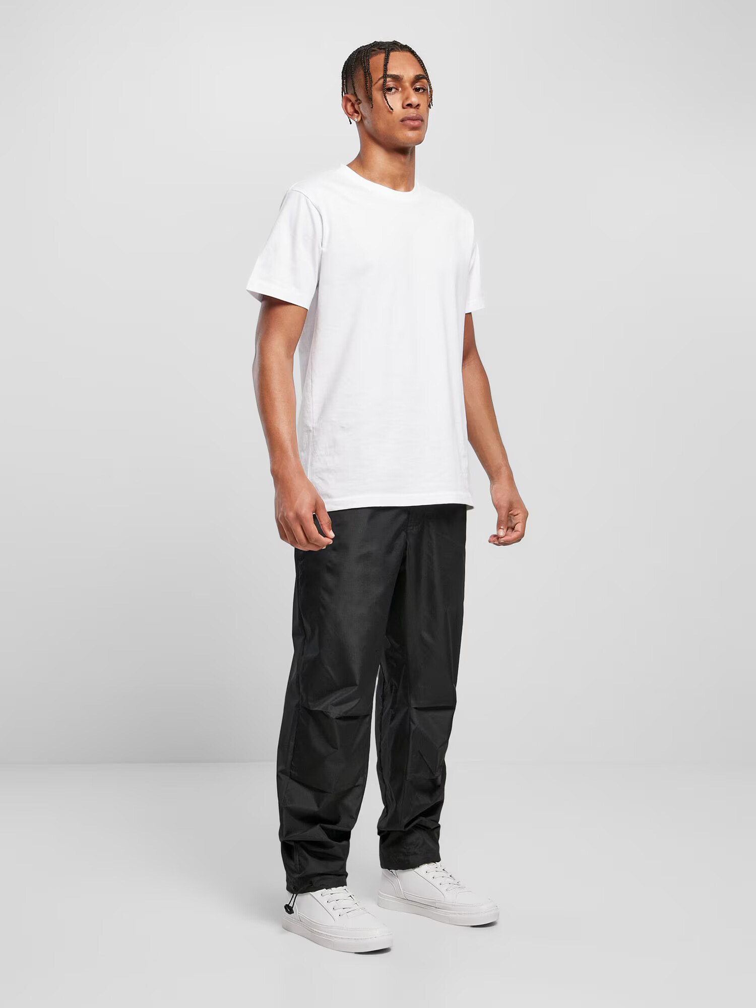 Urban Classics Pantaloni 'Mountain' negru - Pled.ro