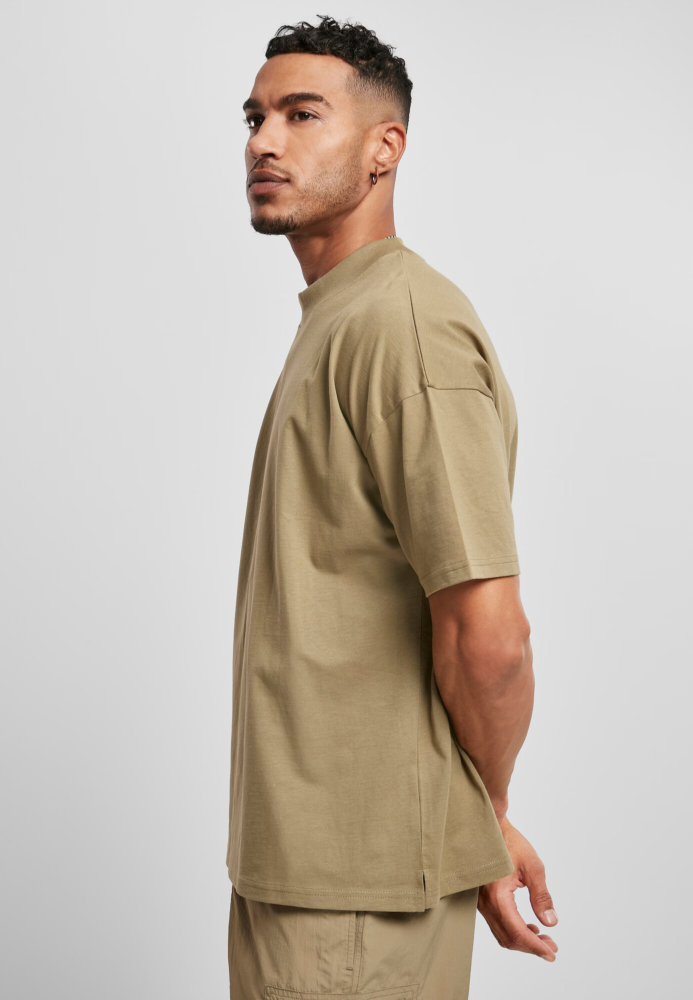 Urban Classics Tricou oliv - Pled.ro